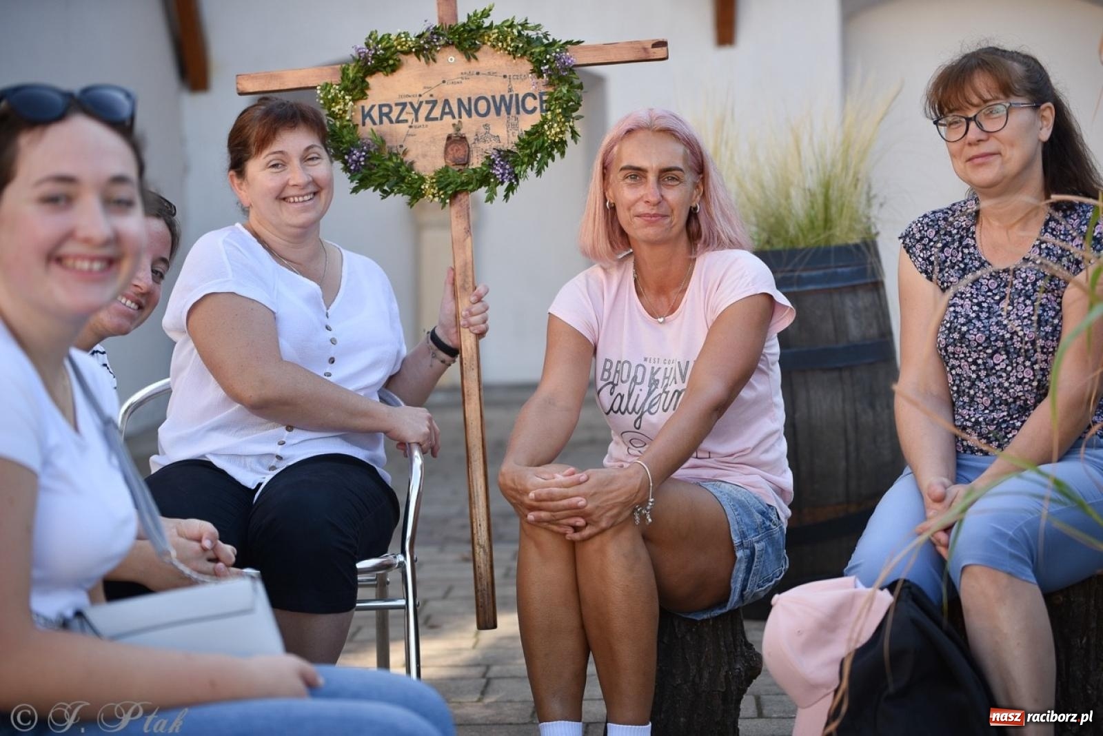 Zdjęcie w galerii na portalu naszraciborz.pl: Bracia i siostry w drodze. 48. Opolska Piesza Pielgrzymka na Jasną Górę wyruszyła z Raciborza [FOTO i WIDEO] wiadomości z regionu