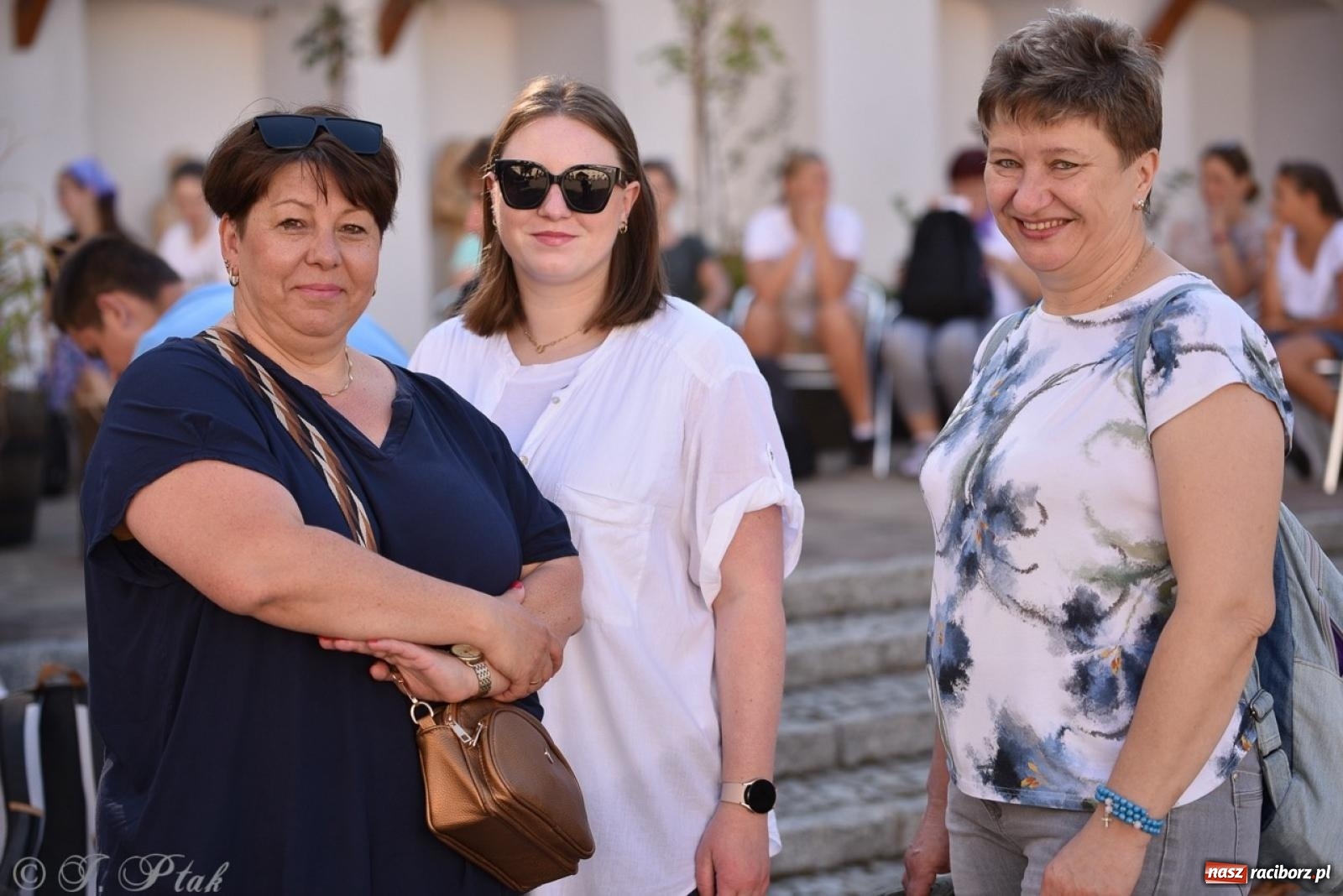 Zdjęcie w galerii na portalu naszraciborz.pl: Bracia i siostry w drodze. 48. Opolska Piesza Pielgrzymka na Jasną Górę wyruszyła z Raciborza [FOTO i WIDEO] wiadomości z regionu