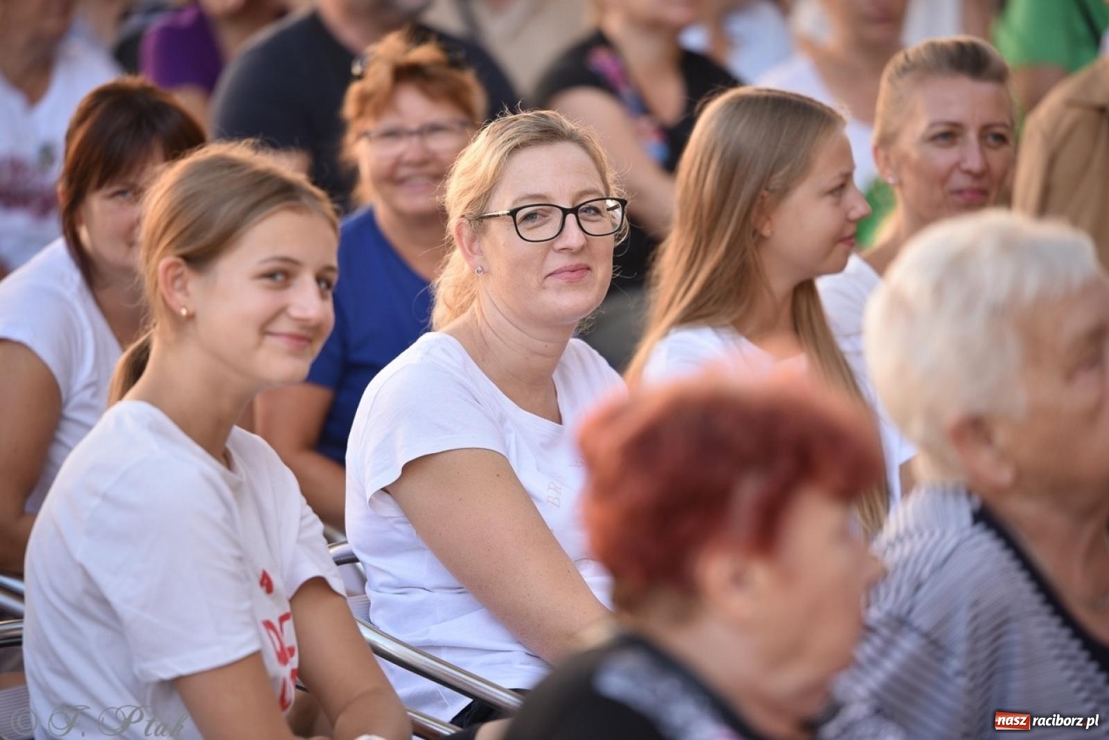 Zdjęcie w galerii na portalu naszraciborz.pl: Bracia i siostry w drodze. 48. Opolska Piesza Pielgrzymka na Jasną Górę wyruszyła z Raciborza [FOTO i WIDEO] wiadomości z regionu