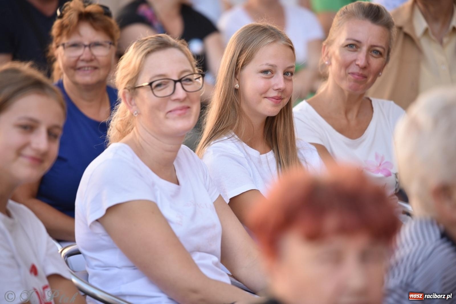 Zdjęcie w galerii na portalu naszraciborz.pl: Bracia i siostry w drodze. 48. Opolska Piesza Pielgrzymka na Jasną Górę wyruszyła z Raciborza [FOTO i WIDEO] wiadomości z regionu