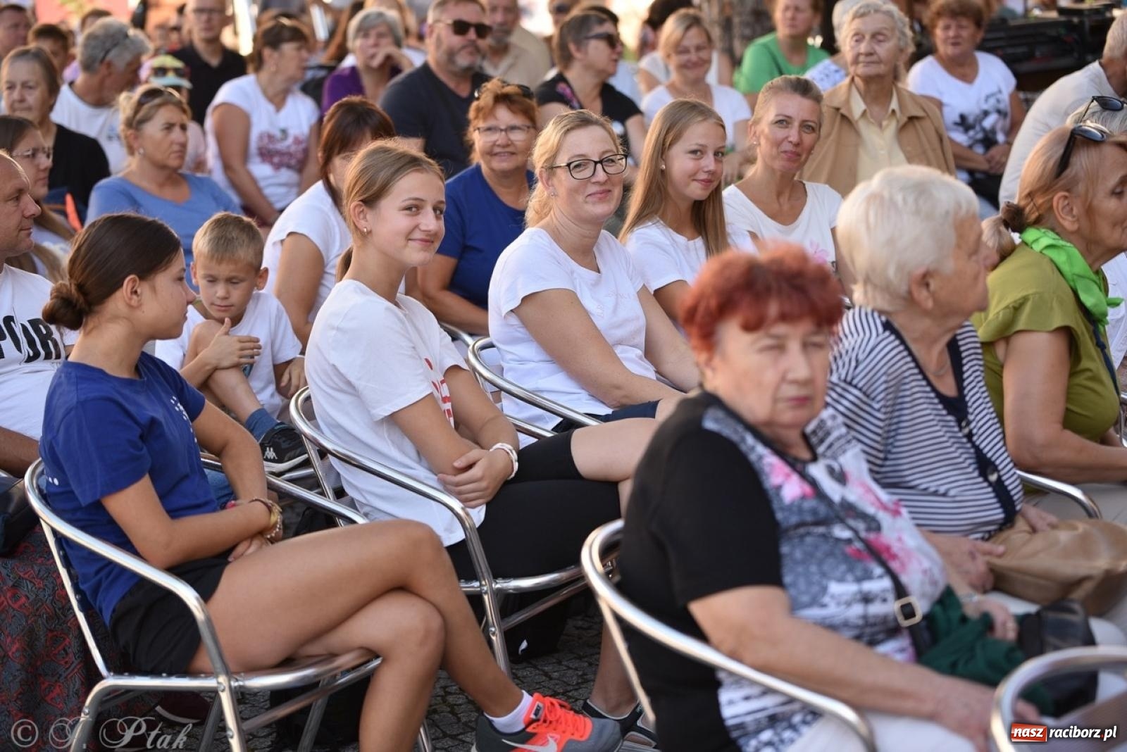 Zdjęcie w galerii na portalu naszraciborz.pl: Bracia i siostry w drodze. 48. Opolska Piesza Pielgrzymka na Jasną Górę wyruszyła z Raciborza [FOTO i WIDEO] wiadomości z regionu