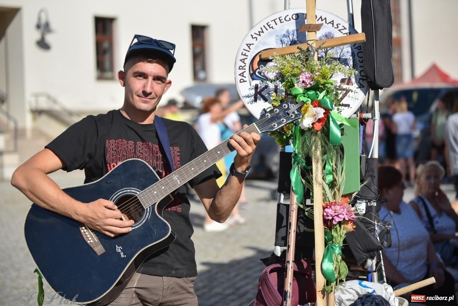 Zdjęcie w galerii na portalu naszraciborz.pl: Bracia i siostry w drodze. 48. Opolska Piesza Pielgrzymka na Jasną Górę wyruszyła z Raciborza [FOTO i WIDEO] wiadomości z regionu