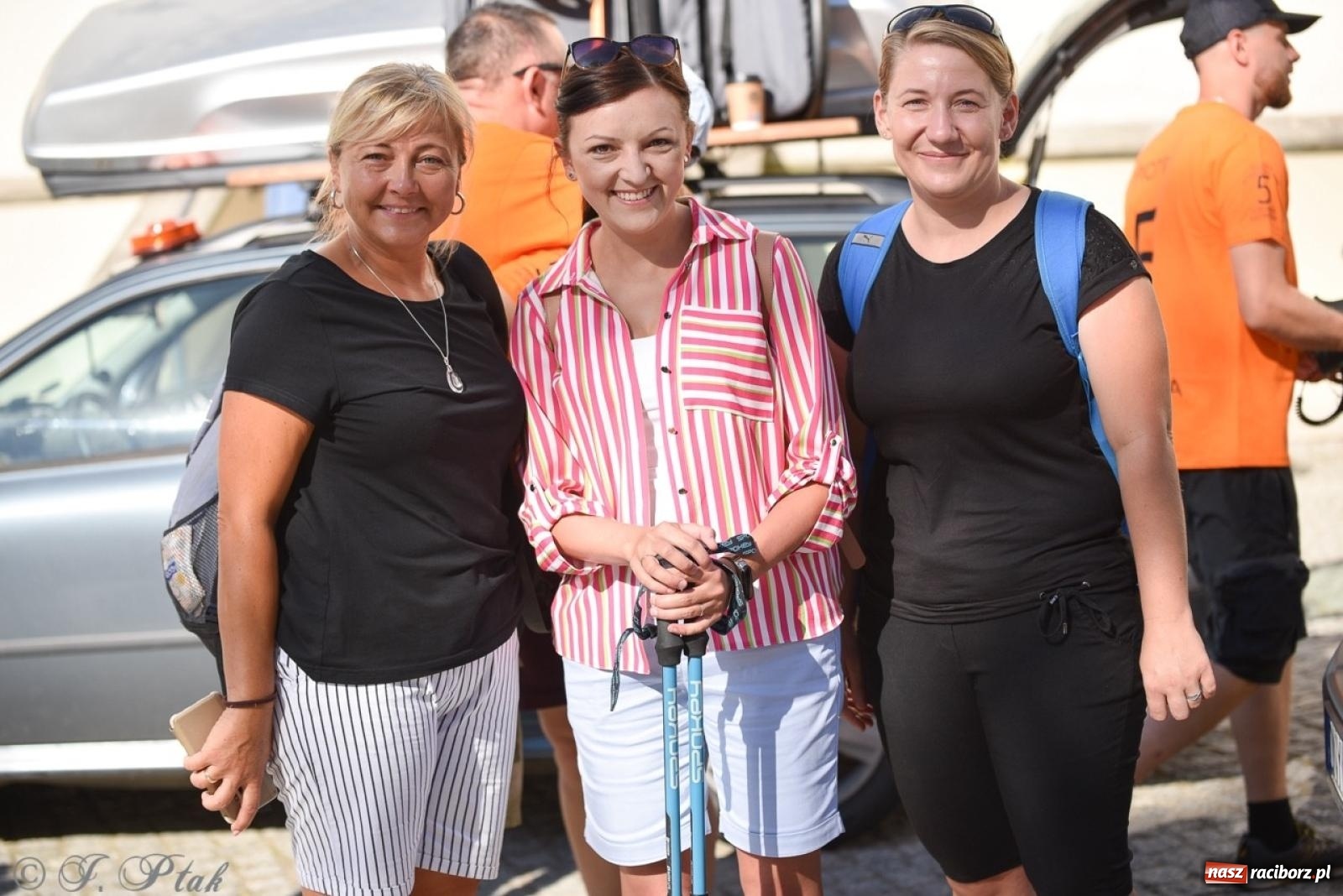 Zdjęcie w galerii na portalu naszraciborz.pl: Bracia i siostry w drodze. 48. Opolska Piesza Pielgrzymka na Jasną Górę wyruszyła z Raciborza [FOTO i WIDEO] wiadomości z regionu