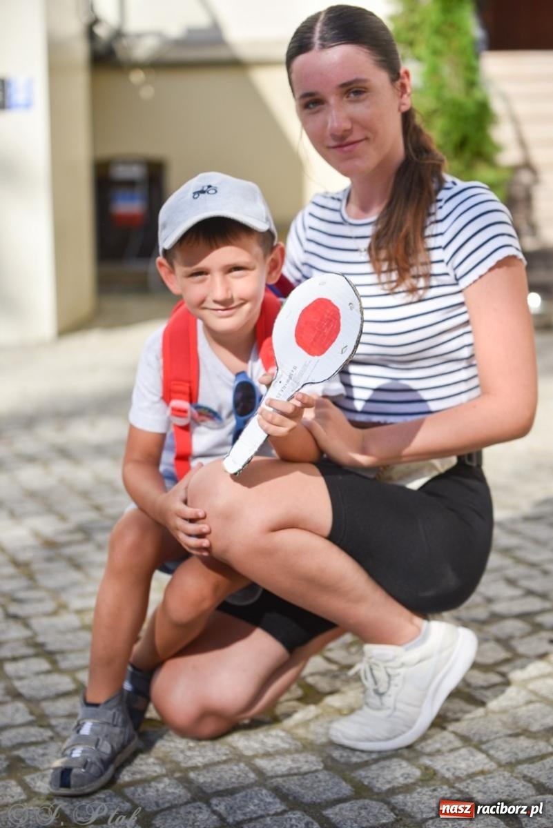 Zdjęcie w galerii na portalu naszraciborz.pl: Bracia i siostry w drodze. 48. Opolska Piesza Pielgrzymka na Jasną Górę wyruszyła z Raciborza [FOTO i WIDEO] wiadomości z regionu