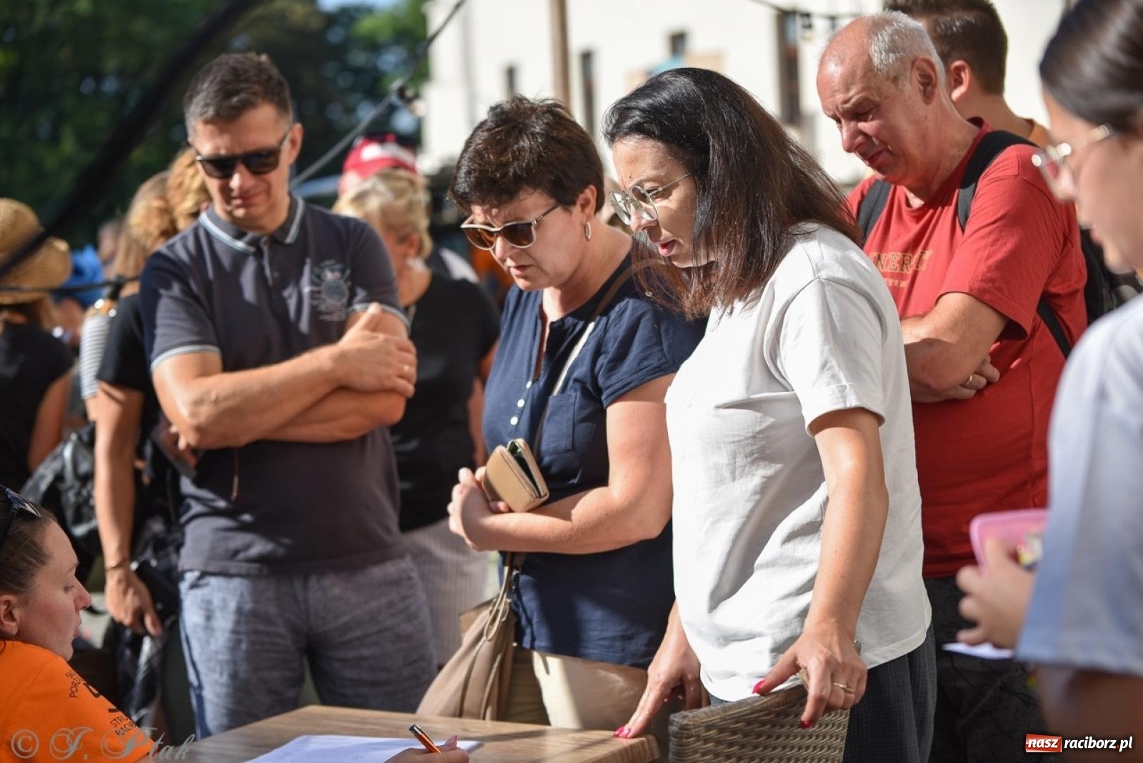 Zdjęcie w galerii na portalu naszraciborz.pl: Bracia i siostry w drodze. 48. Opolska Piesza Pielgrzymka na Jasną Górę wyruszyła z Raciborza [FOTO i WIDEO] wiadomości z regionu
