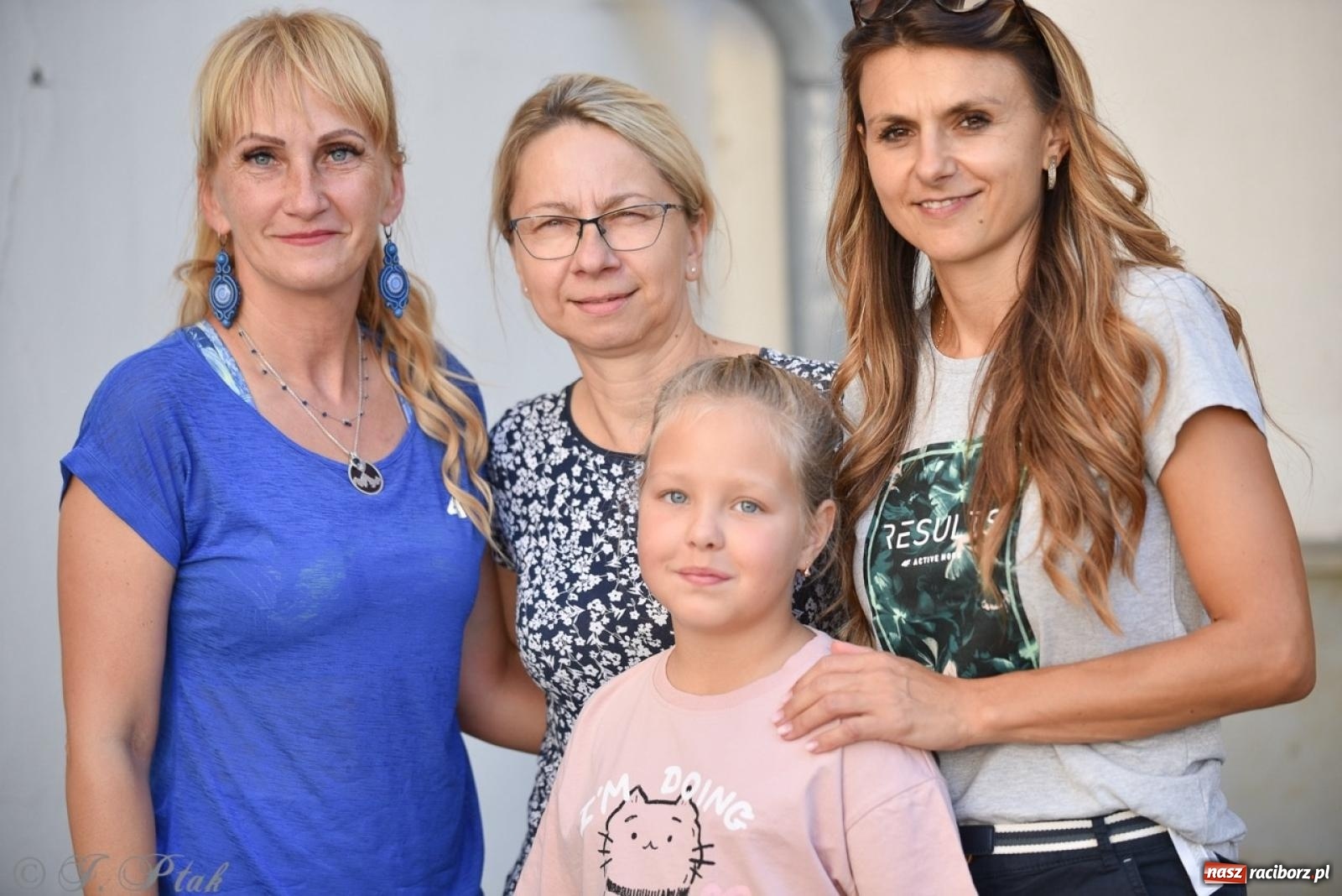 Zdjęcie w galerii na portalu naszraciborz.pl: Bracia i siostry w drodze. 48. Opolska Piesza Pielgrzymka na Jasną Górę wyruszyła z Raciborza [FOTO i WIDEO] wiadomości z regionu