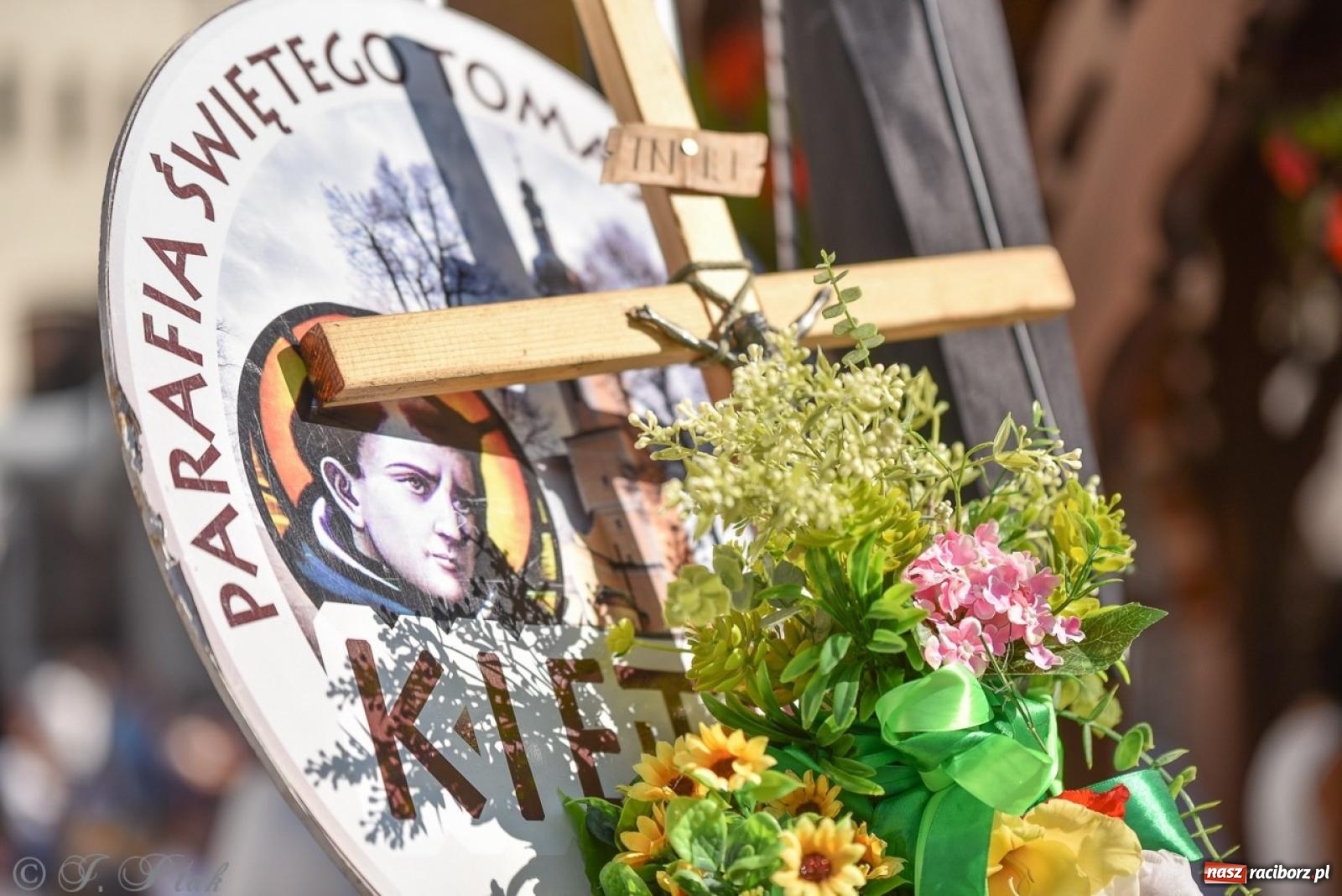 Zdjęcie w galerii na portalu naszraciborz.pl: Bracia i siostry w drodze. 48. Opolska Piesza Pielgrzymka na Jasną Górę wyruszyła z Raciborza [FOTO i WIDEO] wiadomości z regionu