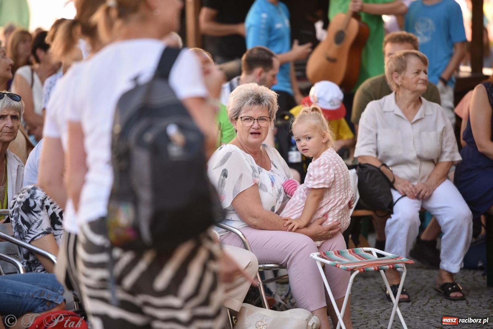 Zdjęcie w galerii na portalu naszraciborz.pl: Bracia i siostry w drodze. 48. Opolska Piesza Pielgrzymka na Jasną Górę wyruszyła z Raciborza [FOTO i WIDEO] wiadomości z regionu