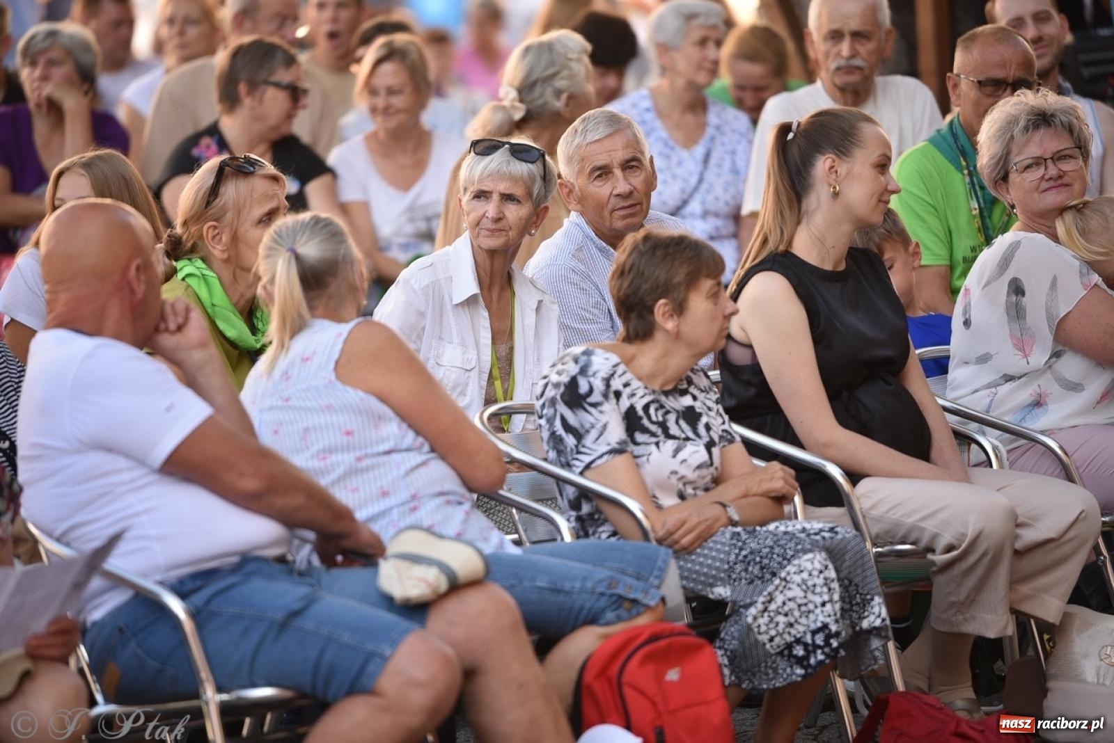 Zdjęcie w galerii na portalu naszraciborz.pl: Bracia i siostry w drodze. 48. Opolska Piesza Pielgrzymka na Jasną Górę wyruszyła z Raciborza [FOTO i WIDEO] wiadomości z regionu