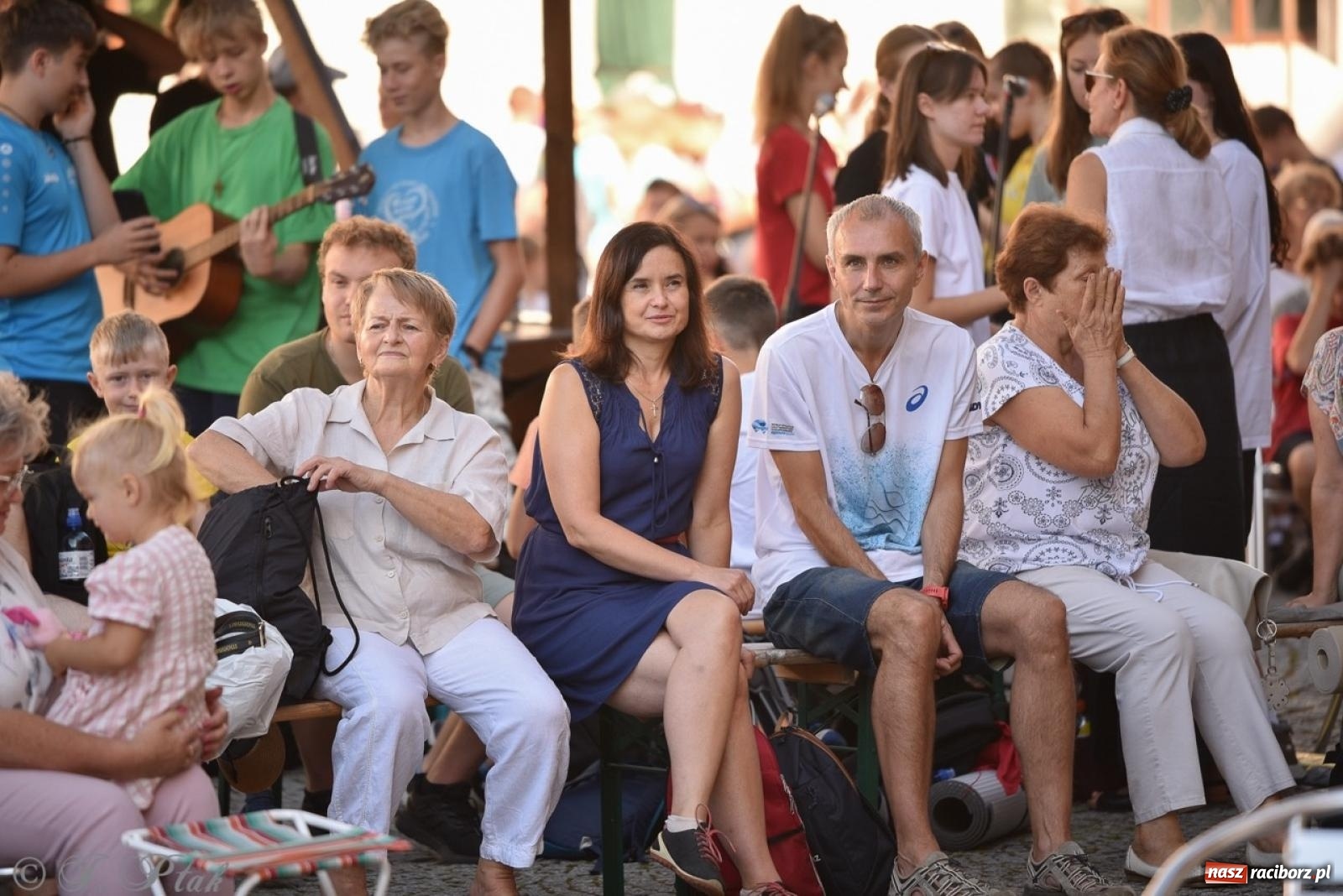 Zdjęcie w galerii na portalu naszraciborz.pl: Bracia i siostry w drodze. 48. Opolska Piesza Pielgrzymka na Jasną Górę wyruszyła z Raciborza [FOTO i WIDEO] wiadomości z regionu