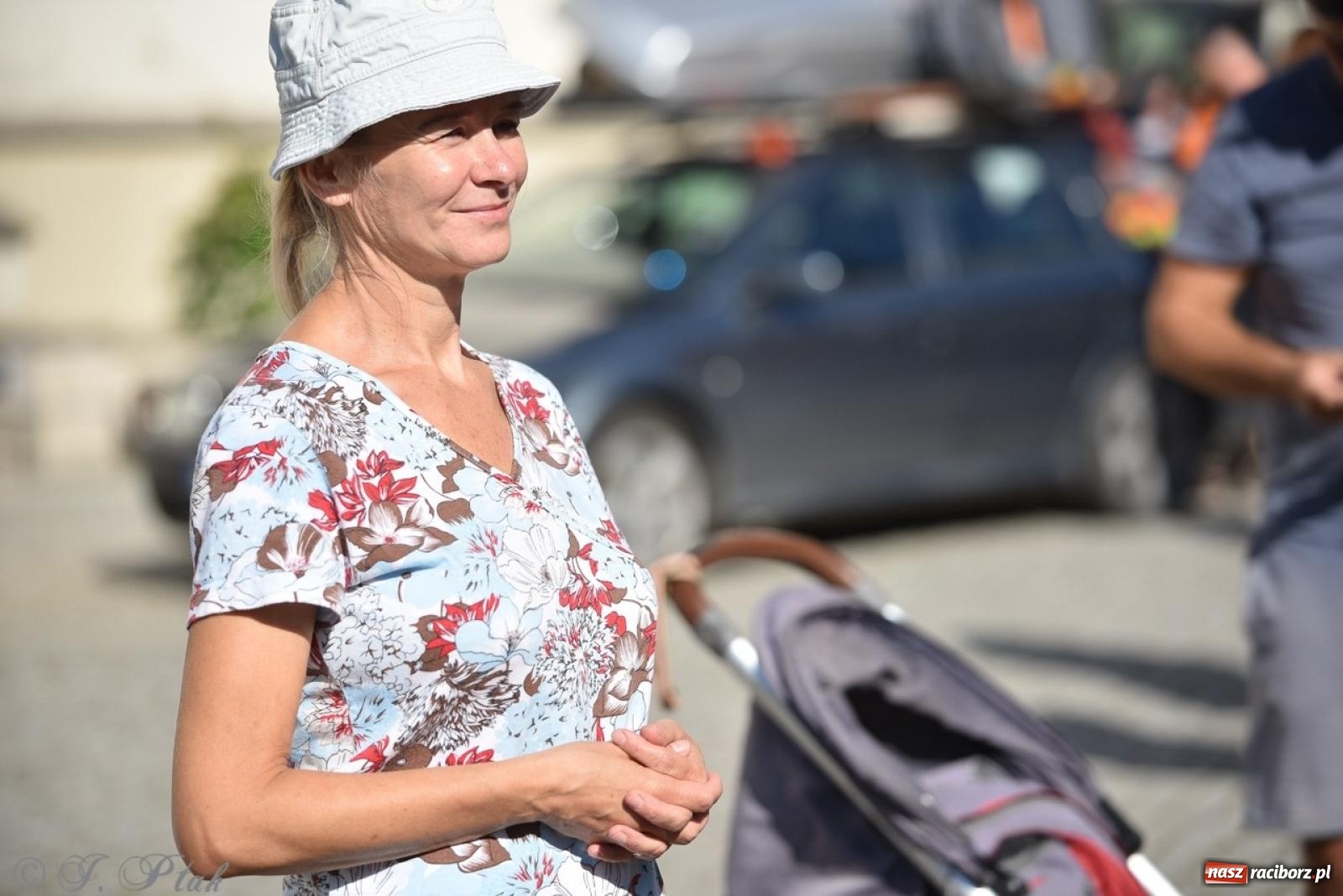Zdjęcie w galerii na portalu naszraciborz.pl: Bracia i siostry w drodze. 48. Opolska Piesza Pielgrzymka na Jasną Górę wyruszyła z Raciborza [FOTO i WIDEO] wiadomości z regionu