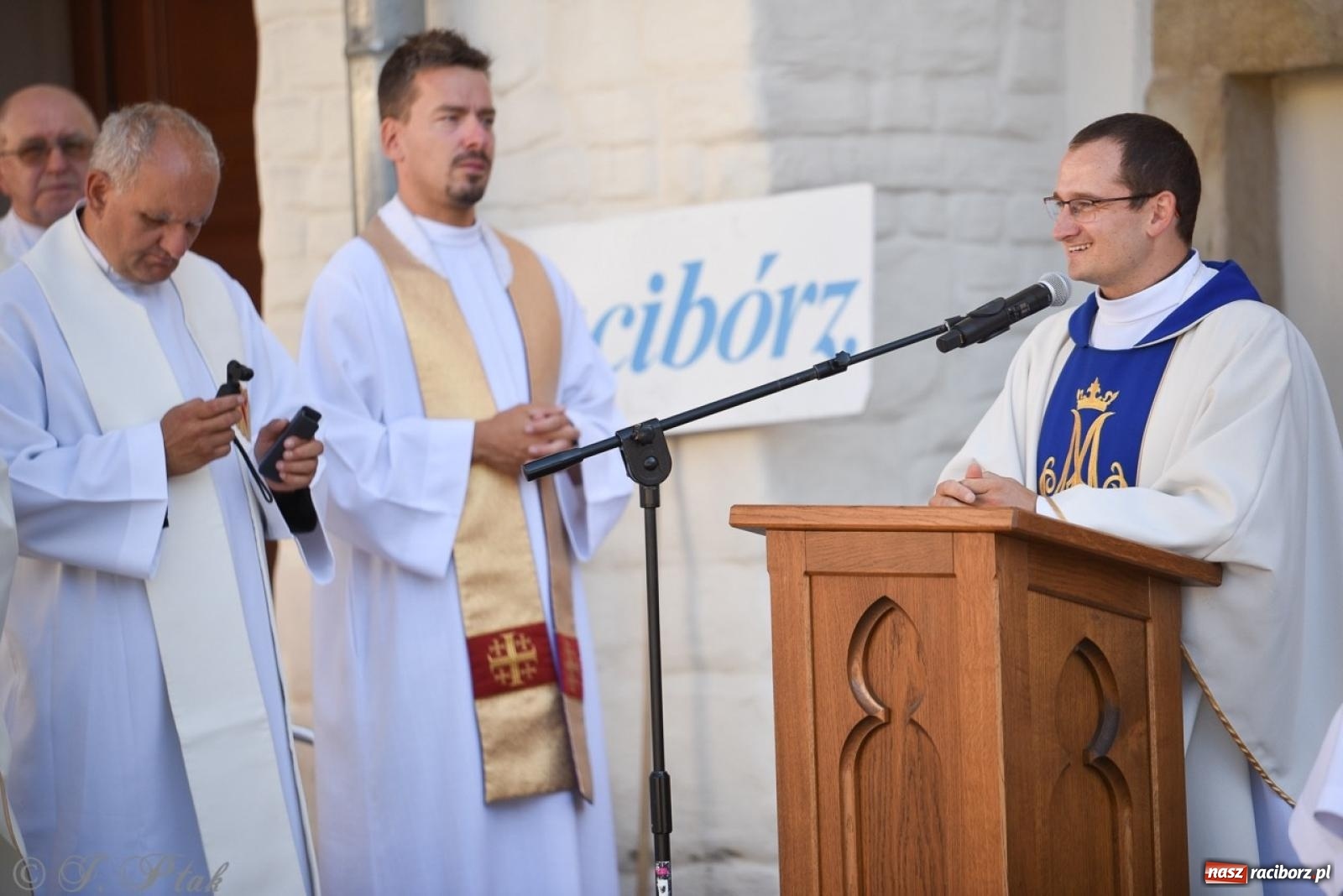 Zdjęcie w galerii na portalu naszraciborz.pl: Bracia i siostry w drodze. 48. Opolska Piesza Pielgrzymka na Jasną Górę wyruszyła z Raciborza [FOTO i WIDEO] wiadomości z regionu