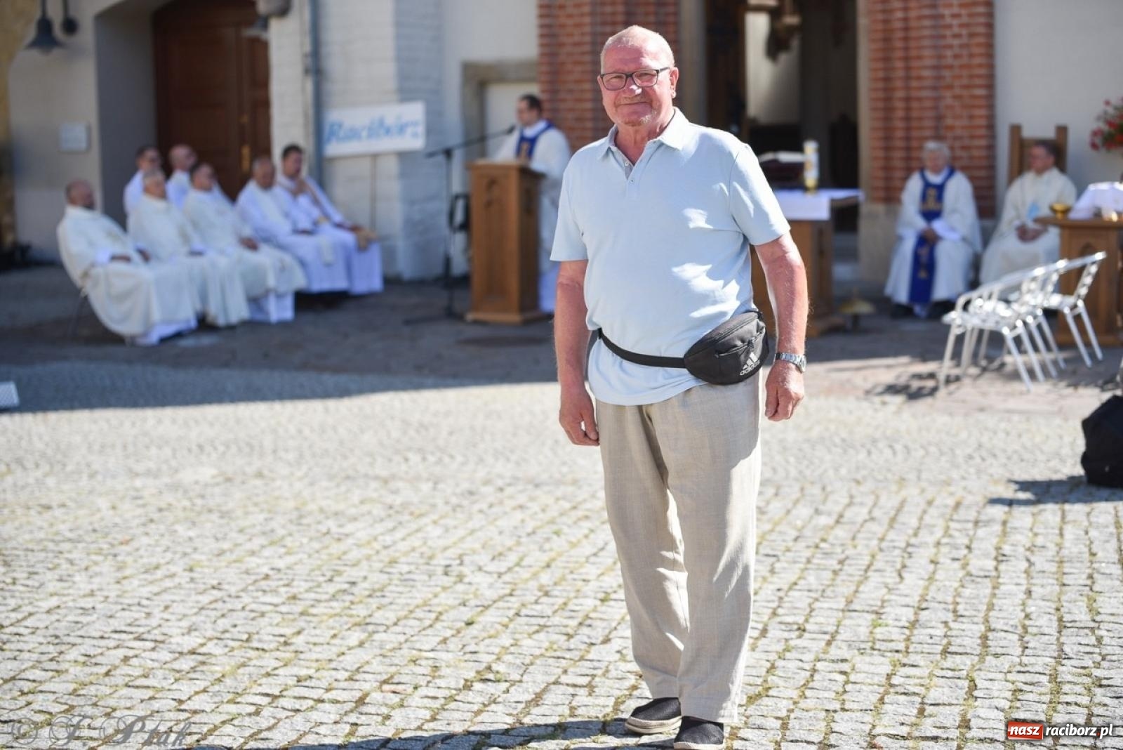 Zdjęcie w galerii na portalu naszraciborz.pl: Bracia i siostry w drodze. 48. Opolska Piesza Pielgrzymka na Jasną Górę wyruszyła z Raciborza [FOTO i WIDEO] wiadomości z regionu