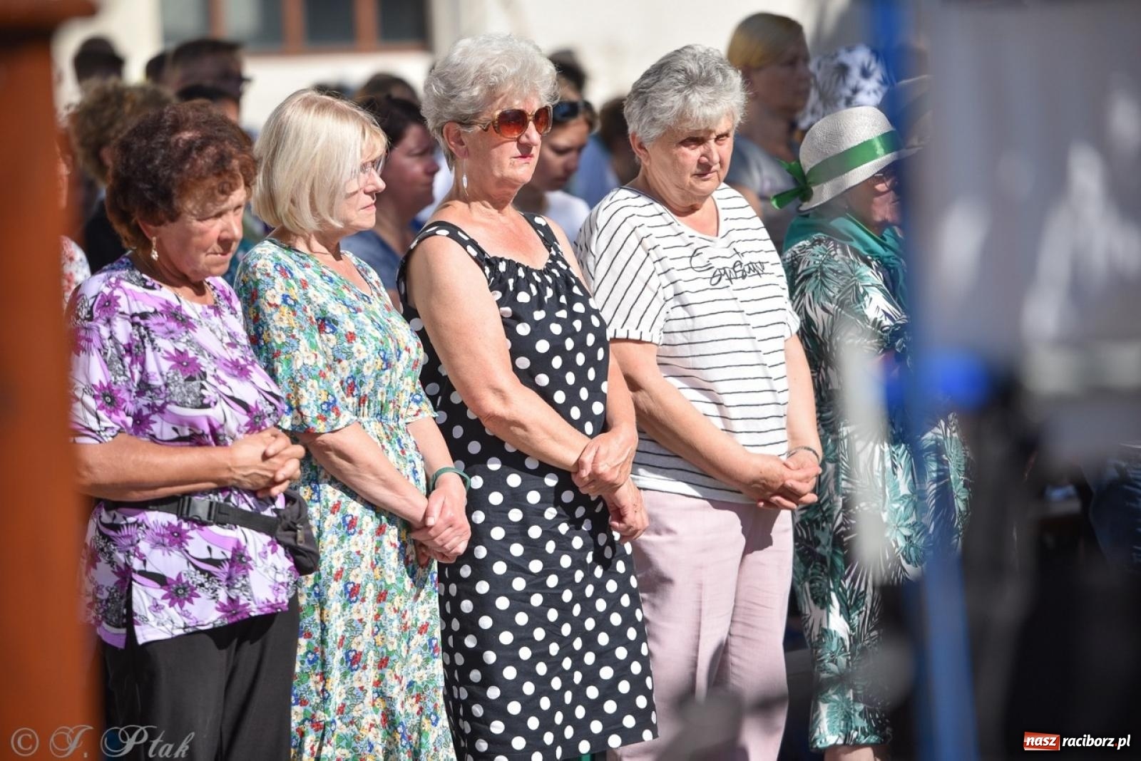 Zdjęcie w galerii na portalu naszraciborz.pl: Bracia i siostry w drodze. 48. Opolska Piesza Pielgrzymka na Jasną Górę wyruszyła z Raciborza [FOTO i WIDEO] wiadomości z regionu