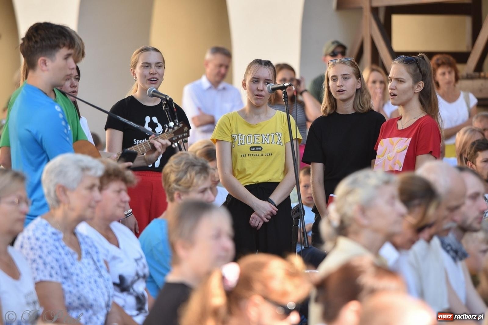Zdjęcie w galerii na portalu naszraciborz.pl: Bracia i siostry w drodze. 48. Opolska Piesza Pielgrzymka na Jasną Górę wyruszyła z Raciborza [FOTO i WIDEO] wiadomości z regionu