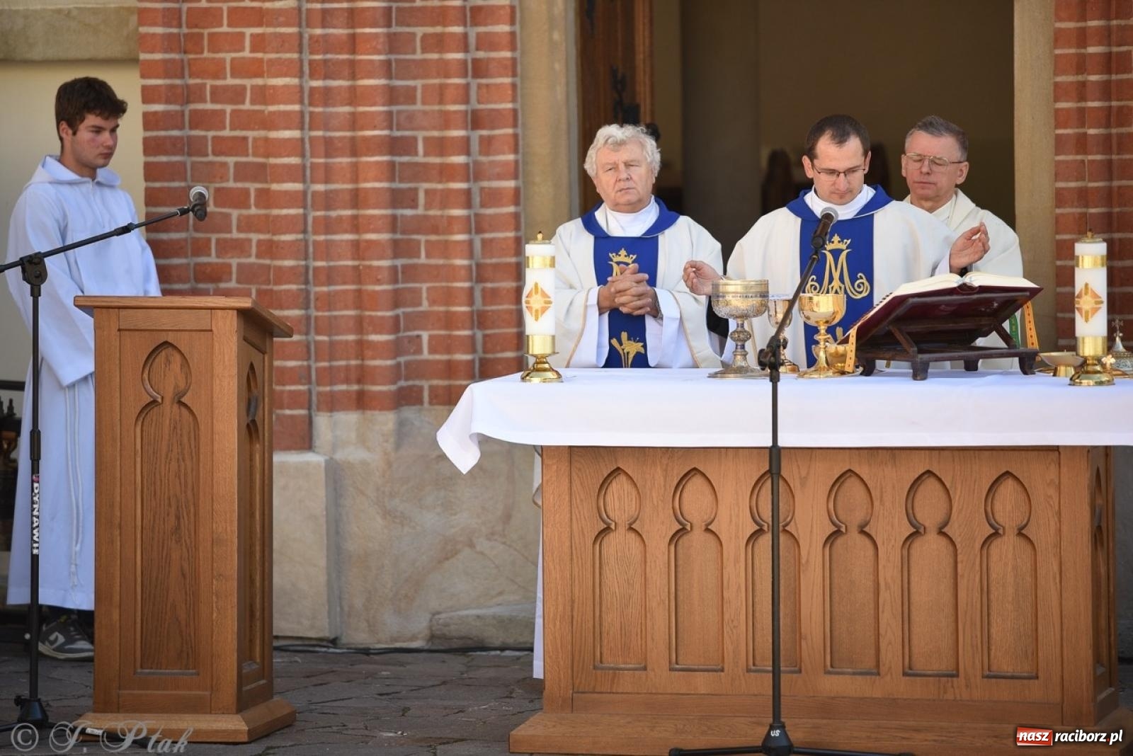 Zdjęcie w galerii na portalu naszraciborz.pl: Bracia i siostry w drodze. 48. Opolska Piesza Pielgrzymka na Jasną Górę wyruszyła z Raciborza [FOTO i WIDEO] wiadomości z regionu
