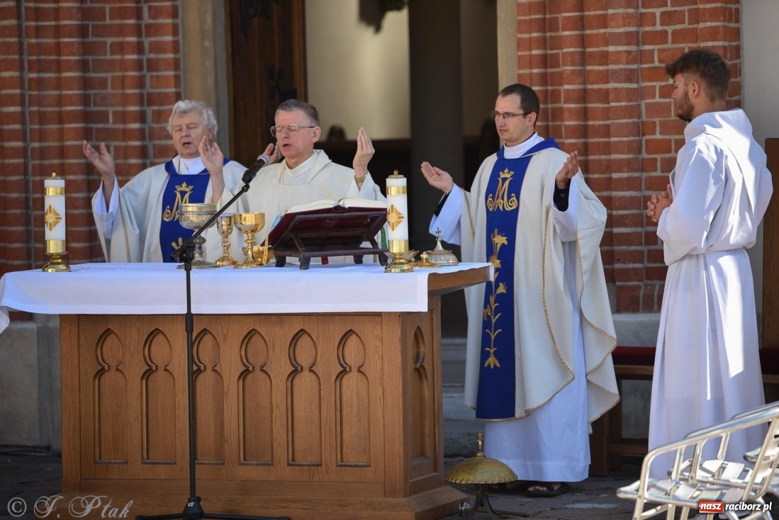 Zdjęcie w galerii na portalu naszraciborz.pl: Bracia i siostry w drodze. 48. Opolska Piesza Pielgrzymka na Jasną Górę wyruszyła z Raciborza [FOTO i WIDEO] wiadomości z regionu