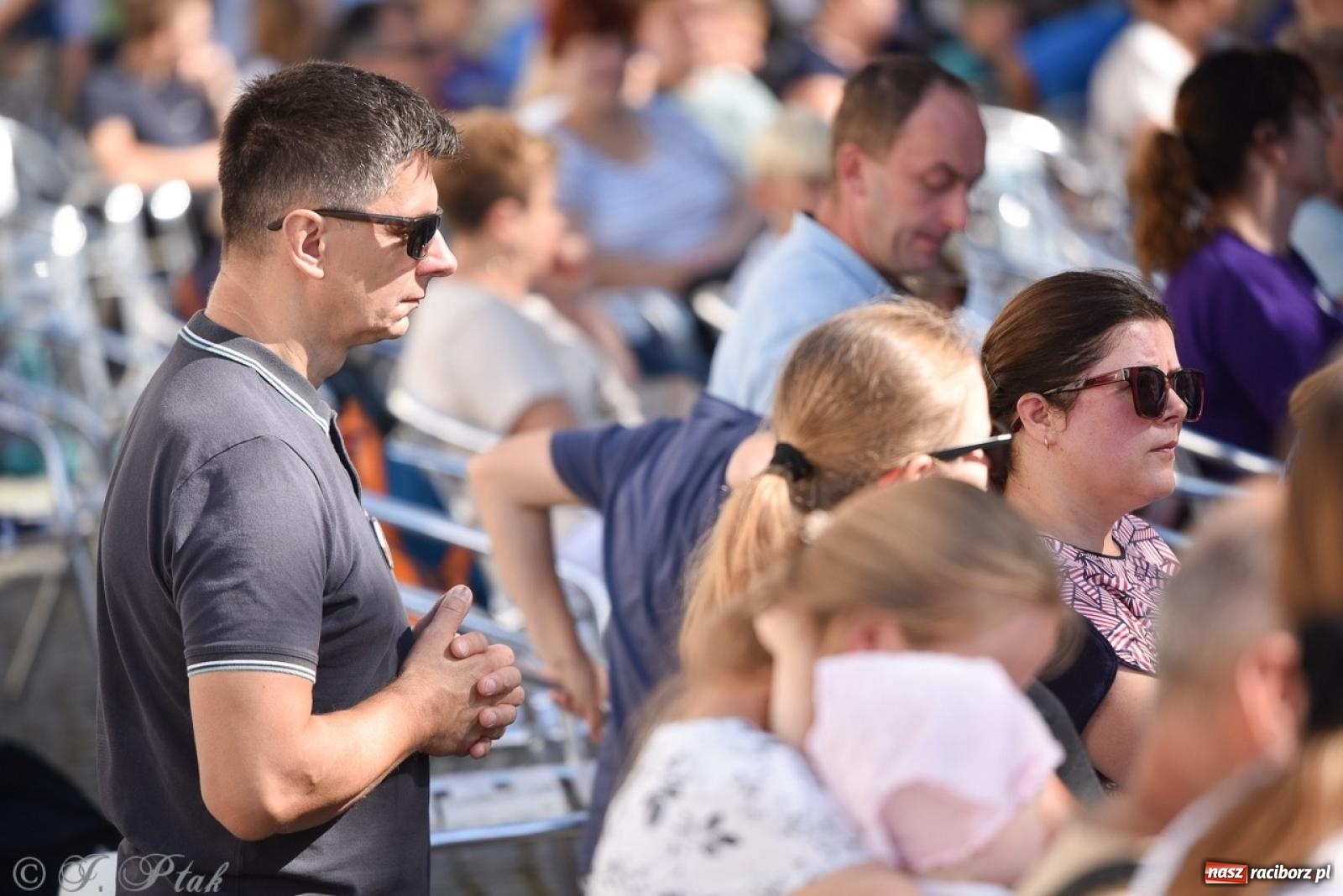 Zdjęcie w galerii na portalu naszraciborz.pl: Bracia i siostry w drodze. 48. Opolska Piesza Pielgrzymka na Jasną Górę wyruszyła z Raciborza [FOTO i WIDEO] wiadomości z regionu