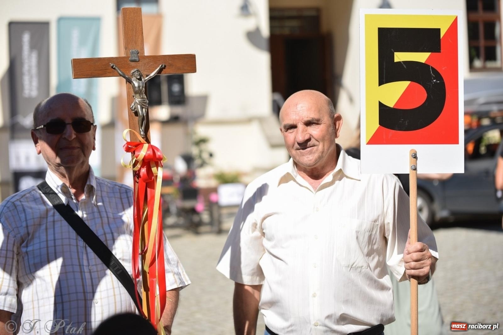 Zdjęcie w galerii na portalu naszraciborz.pl: Bracia i siostry w drodze. 48. Opolska Piesza Pielgrzymka na Jasną Górę wyruszyła z Raciborza [FOTO i WIDEO] wiadomości z regionu