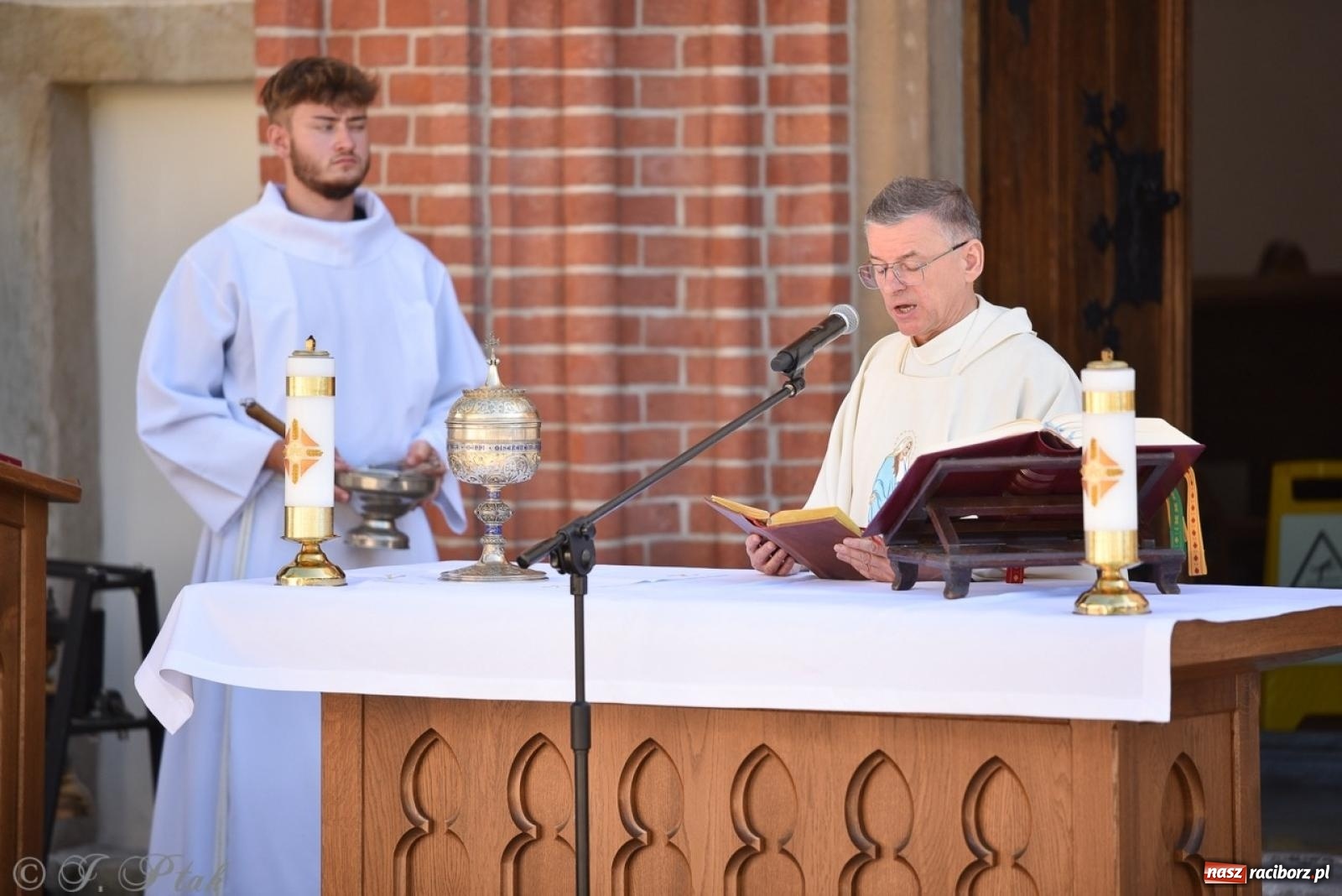 Zdjęcie w galerii na portalu naszraciborz.pl: Bracia i siostry w drodze. 48. Opolska Piesza Pielgrzymka na Jasną Górę wyruszyła z Raciborza [FOTO i WIDEO] wiadomości z regionu