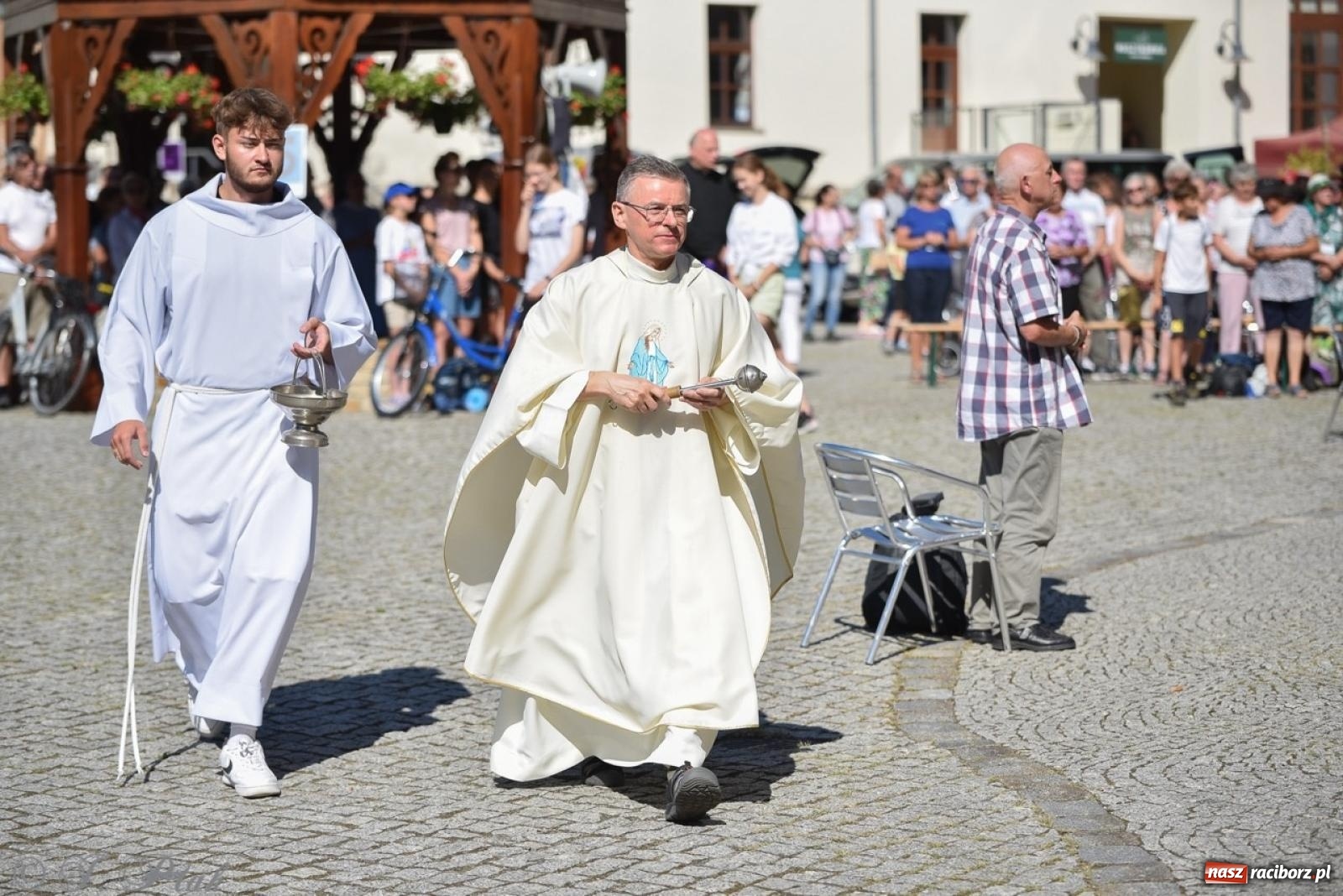 Zdjęcie w galerii na portalu naszraciborz.pl: Bracia i siostry w drodze. 48. Opolska Piesza Pielgrzymka na Jasną Górę wyruszyła z Raciborza [FOTO i WIDEO] wiadomości z regionu
