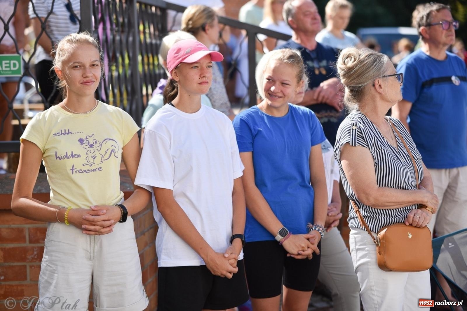 Zdjęcie w galerii na portalu naszraciborz.pl: Bracia i siostry w drodze. 48. Opolska Piesza Pielgrzymka na Jasną Górę wyruszyła z Raciborza [FOTO i WIDEO] wiadomości z regionu