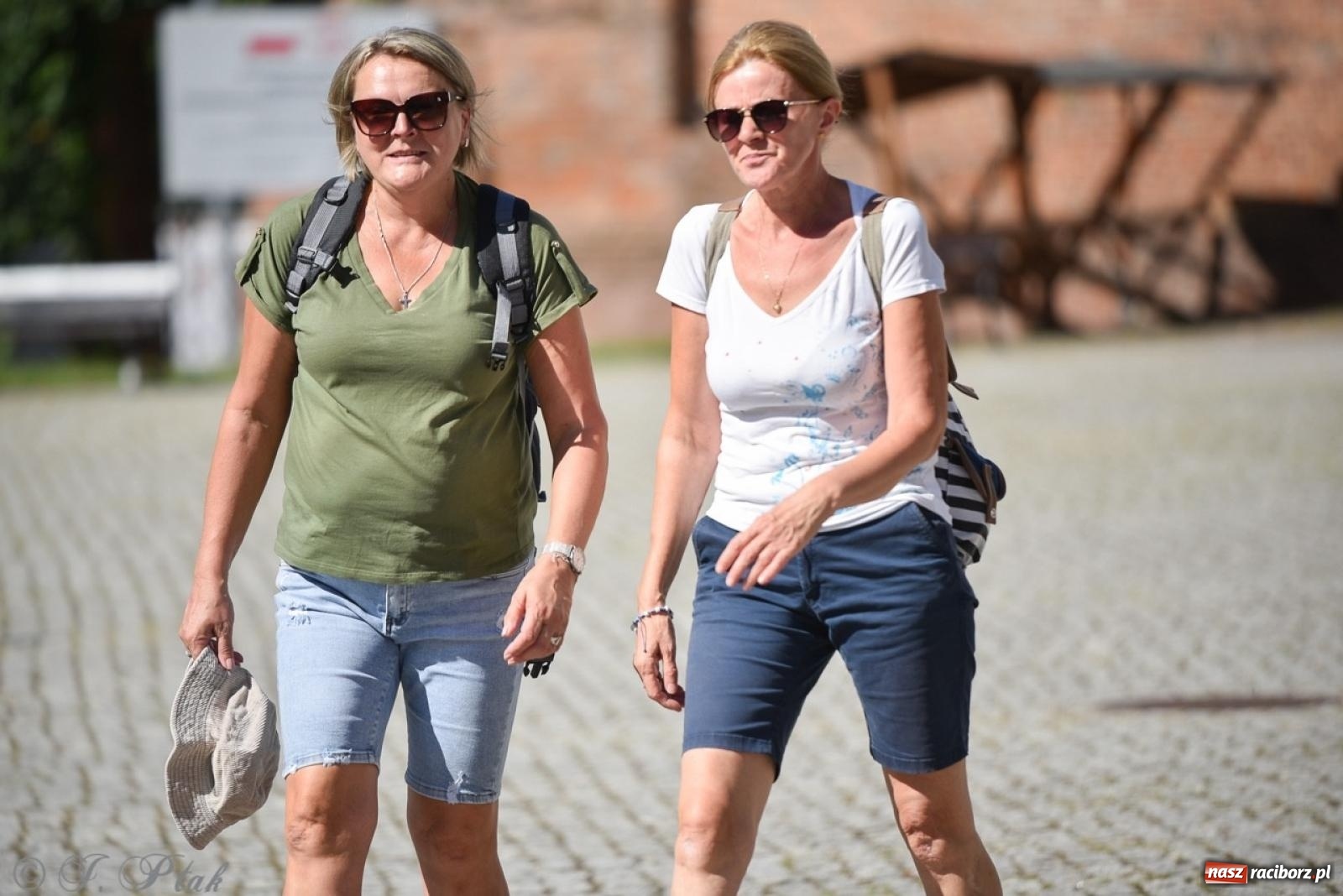 Zdjęcie w galerii na portalu naszraciborz.pl: Bracia i siostry w drodze. 48. Opolska Piesza Pielgrzymka na Jasną Górę wyruszyła z Raciborza [FOTO i WIDEO] wiadomości z regionu