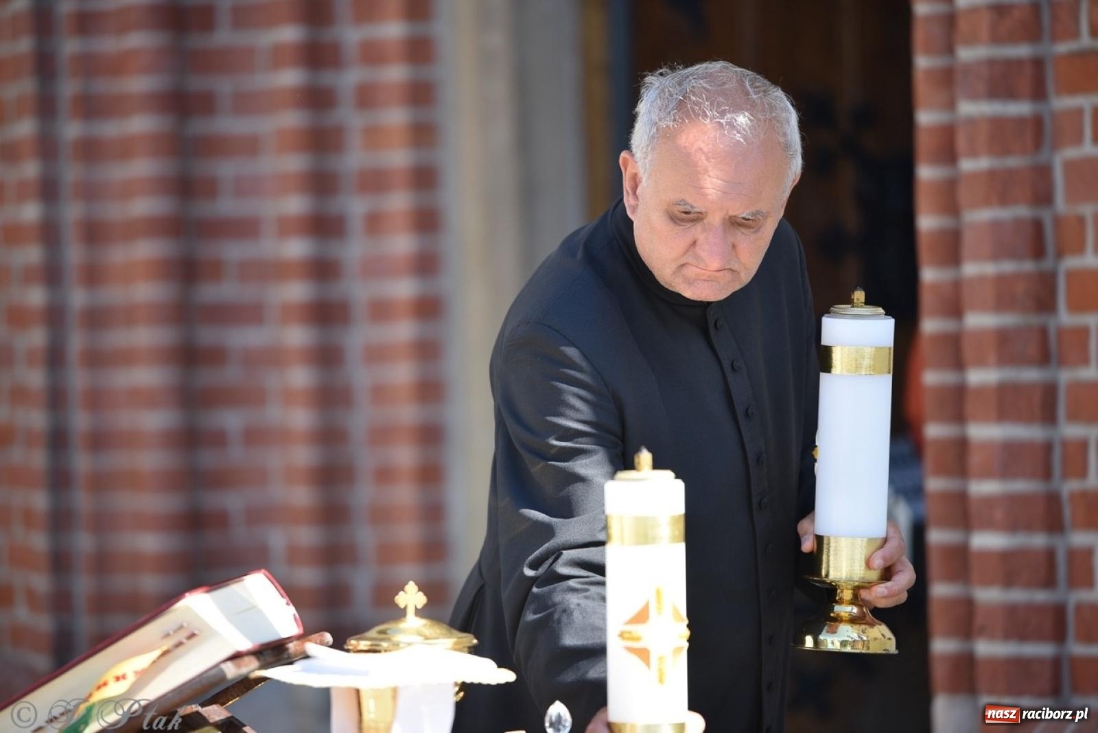 Zdjęcie w galerii na portalu naszraciborz.pl: Bracia i siostry w drodze. 48. Opolska Piesza Pielgrzymka na Jasną Górę wyruszyła z Raciborza [FOTO i WIDEO] wiadomości z regionu