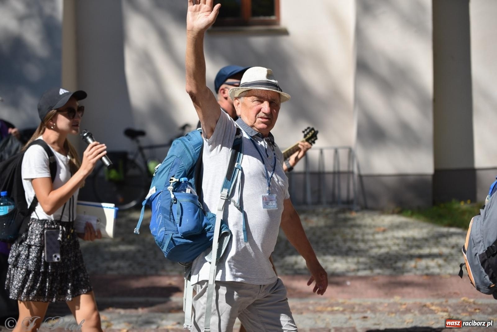 Zdjęcie w galerii na portalu naszraciborz.pl: Bracia i siostry w drodze. 48. Opolska Piesza Pielgrzymka na Jasną Górę wyruszyła z Raciborza [FOTO i WIDEO] wiadomości z regionu