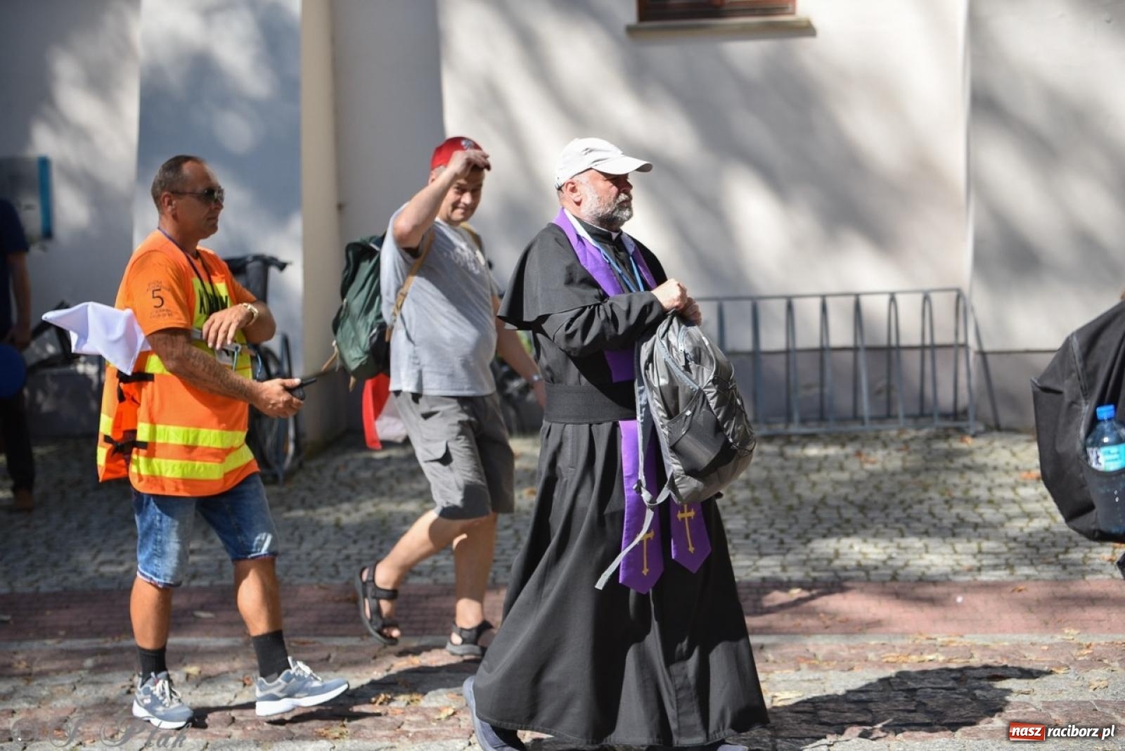 Zdjęcie w galerii na portalu naszraciborz.pl: Bracia i siostry w drodze. 48. Opolska Piesza Pielgrzymka na Jasną Górę wyruszyła z Raciborza [FOTO i WIDEO] wiadomości z regionu