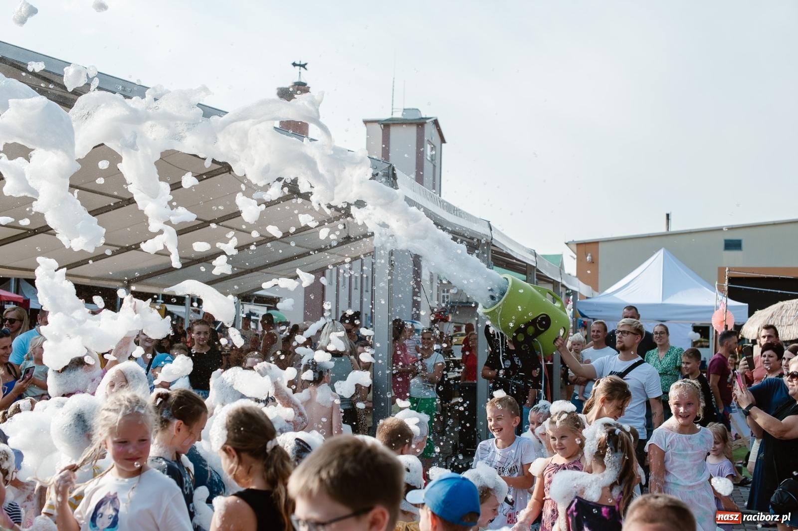 Zdjęcie w galerii na portalu naszraciborz.pl: Piana Party w Pietrowicach Wielkich dostarczyło radości dzieciom [FOTO] wiadomości z regionu