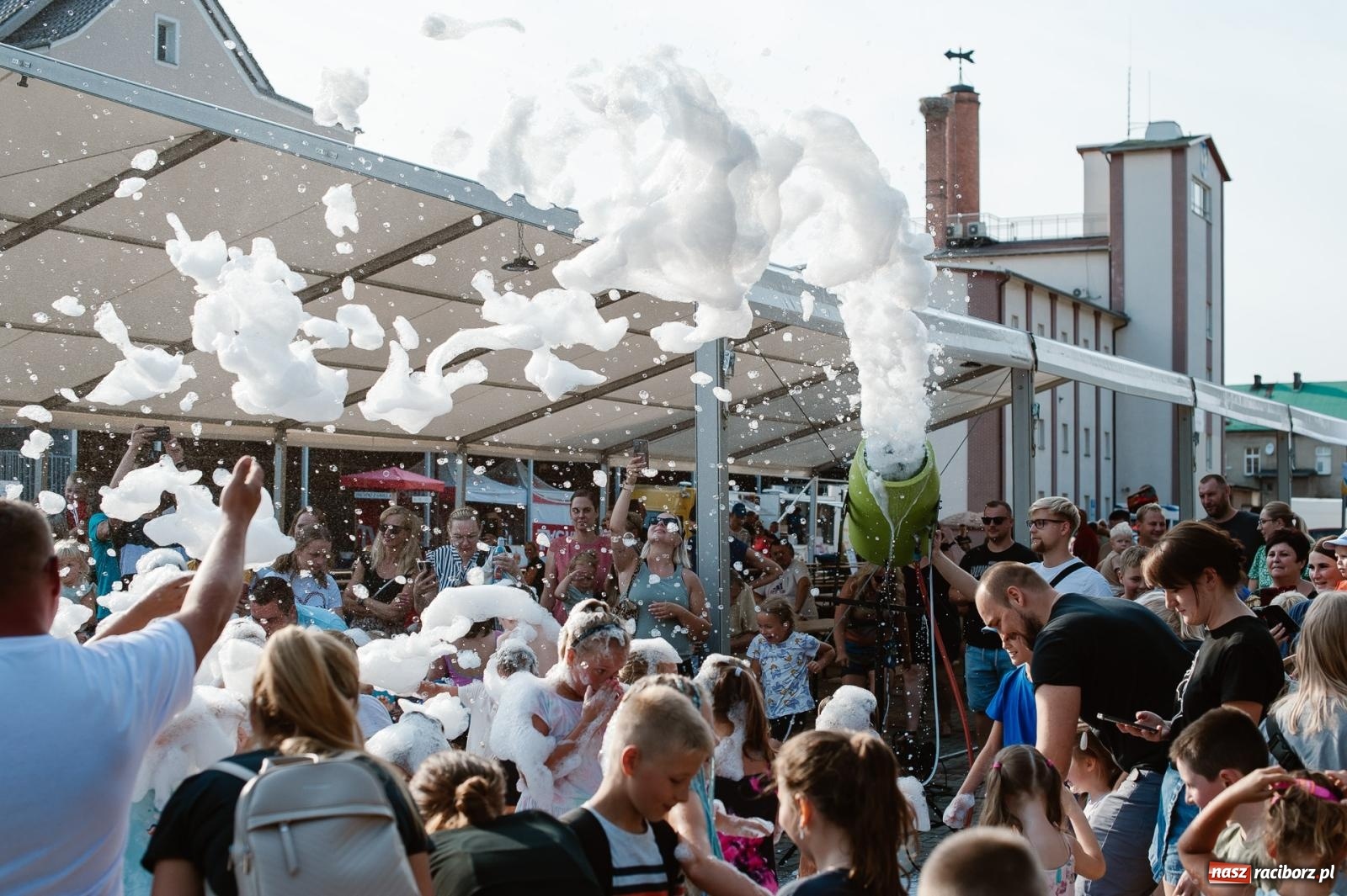 Zdjęcie w galerii na portalu naszraciborz.pl: Piana Party w Pietrowicach Wielkich dostarczyło radości dzieciom [FOTO] wiadomości z regionu