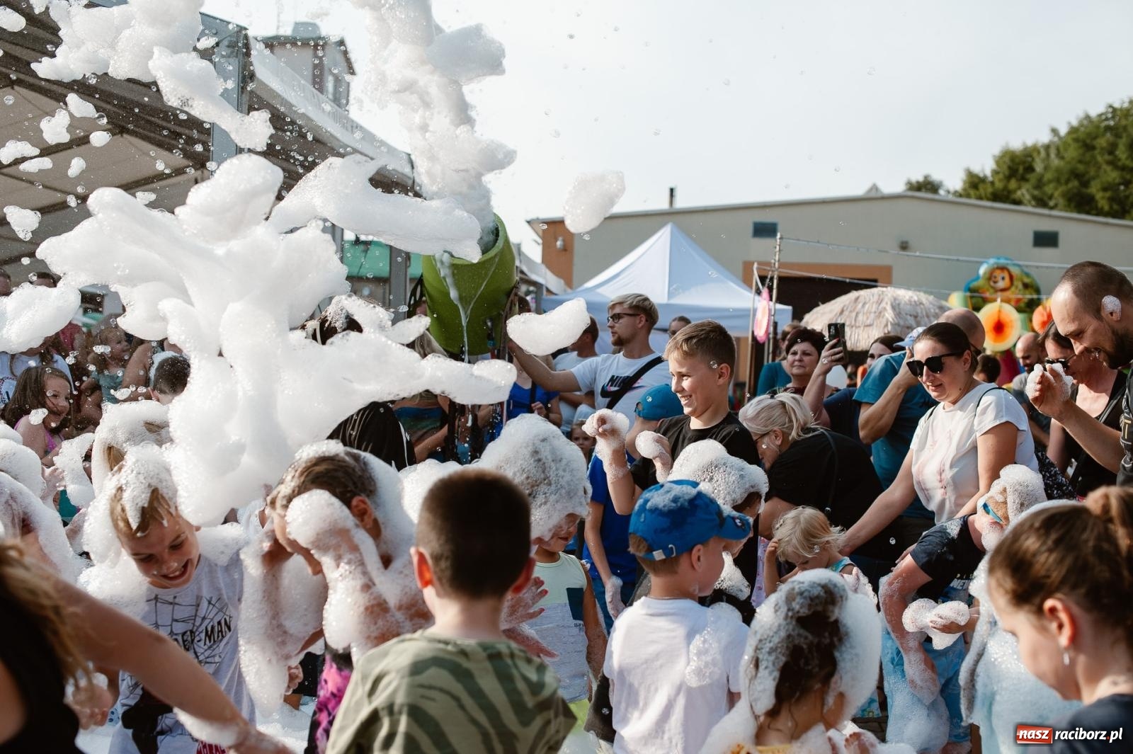 Zdjęcie w galerii na portalu naszraciborz.pl: Piana Party w Pietrowicach Wielkich dostarczyło radości dzieciom [FOTO] wiadomości z regionu