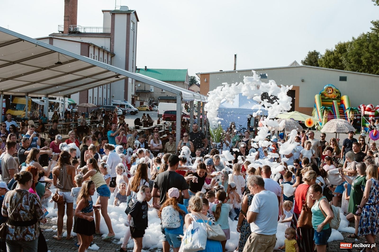 Zdjęcie w galerii na portalu naszraciborz.pl: Piana Party w Pietrowicach Wielkich dostarczyło radości dzieciom [FOTO] wiadomości z regionu