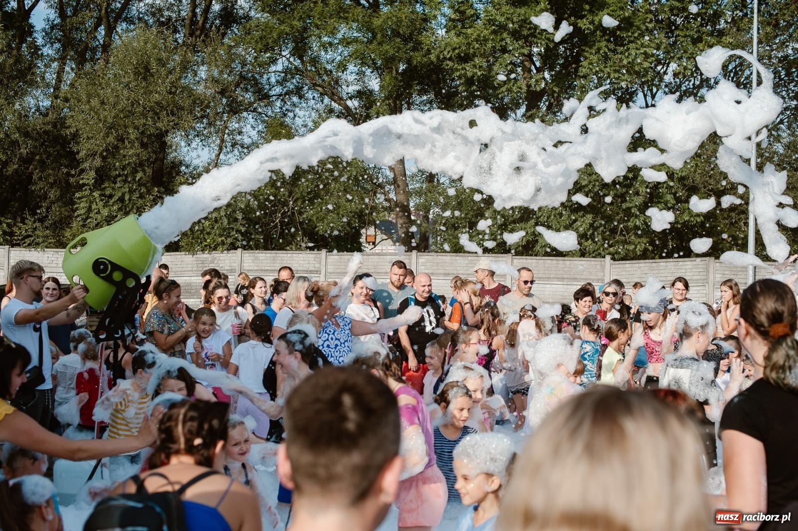 Zdjęcie w galerii na portalu naszraciborz.pl: Piana Party w Pietrowicach Wielkich dostarczyło radości dzieciom [FOTO] wiadomości z regionu