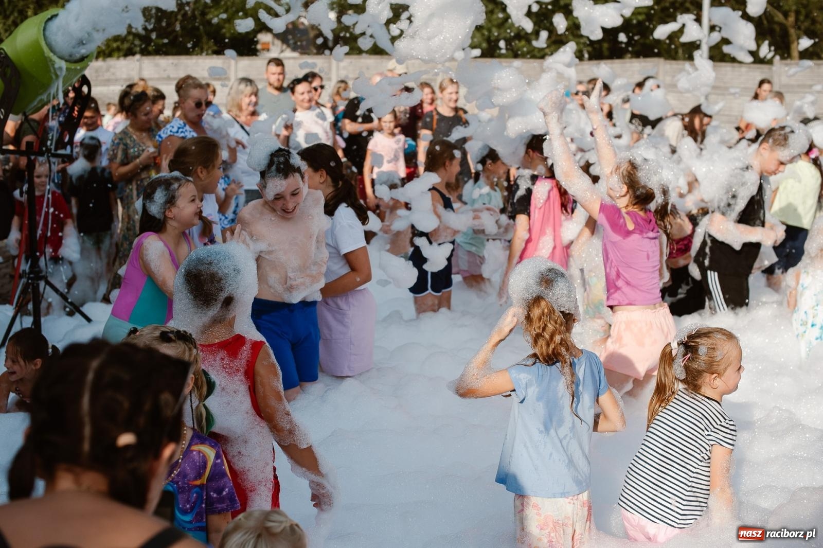 Zdjęcie w galerii na portalu naszraciborz.pl: Piana Party w Pietrowicach Wielkich dostarczyło radości dzieciom [FOTO] wiadomości z regionu