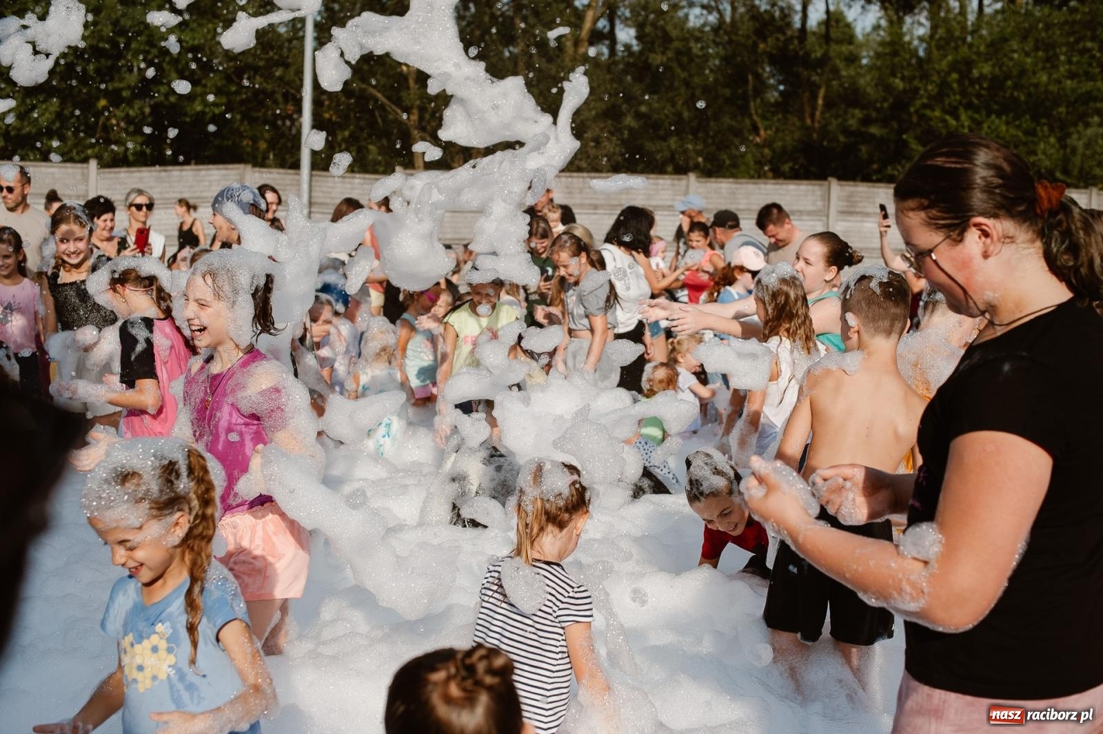 Zdjęcie w galerii na portalu naszraciborz.pl: Piana Party w Pietrowicach Wielkich dostarczyło radości dzieciom [FOTO] wiadomości z regionu