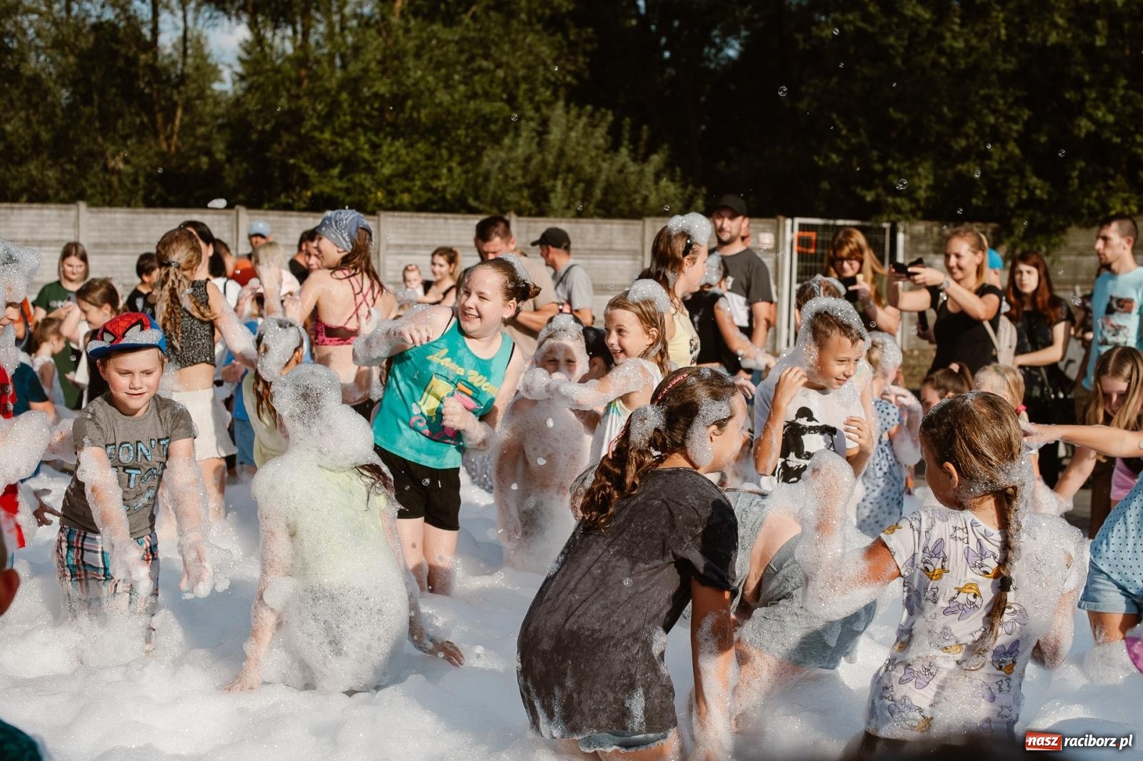 Zdjęcie w galerii na portalu naszraciborz.pl: Piana Party w Pietrowicach Wielkich dostarczyło radości dzieciom [FOTO] wiadomości z regionu