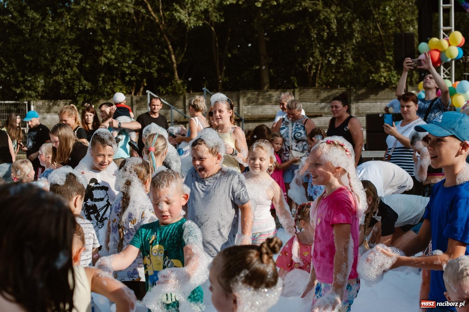 Zdjęcie w galerii na portalu naszraciborz.pl: Piana Party w Pietrowicach Wielkich dostarczyło radości dzieciom [FOTO] wiadomości z regionu