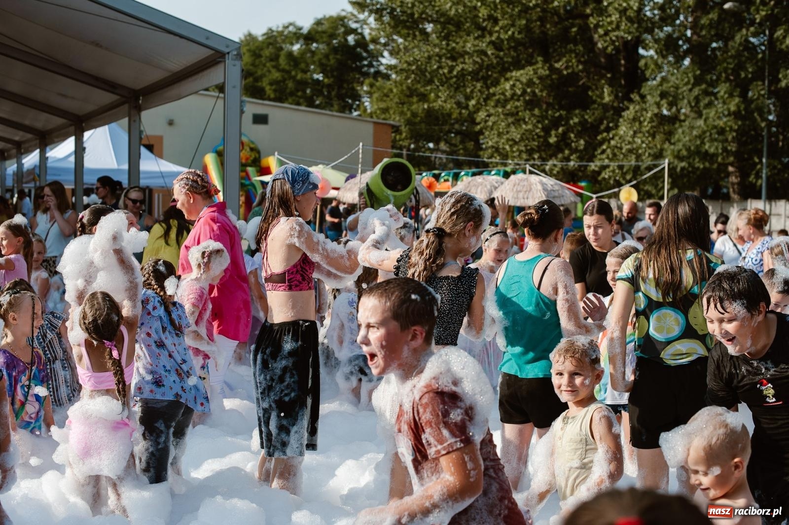 Zdjęcie w galerii na portalu naszraciborz.pl: Piana Party w Pietrowicach Wielkich dostarczyło radości dzieciom [FOTO] wiadomości z regionu