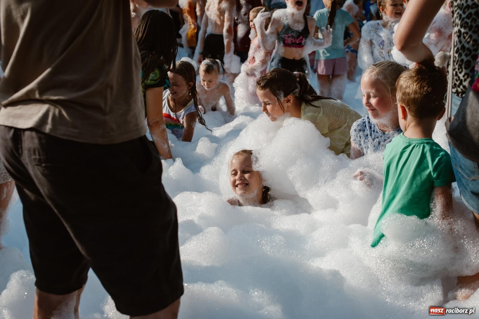 Zdjęcie w galerii na portalu naszraciborz.pl: Piana Party w Pietrowicach Wielkich dostarczyło radości dzieciom [FOTO] wiadomości z regionu