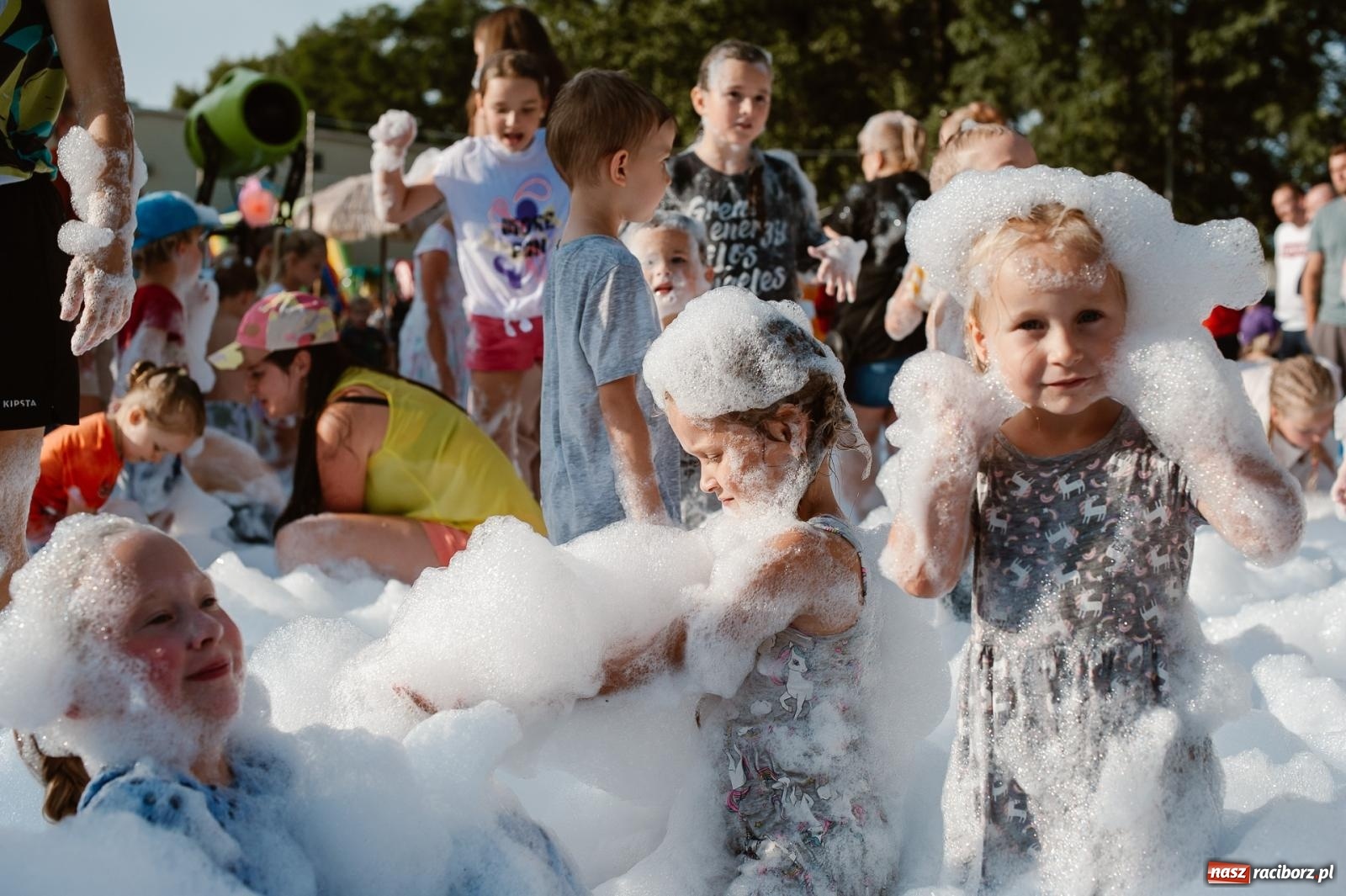 Zdjęcie w galerii na portalu naszraciborz.pl: Piana Party w Pietrowicach Wielkich dostarczyło radości dzieciom [FOTO] wiadomości z regionu