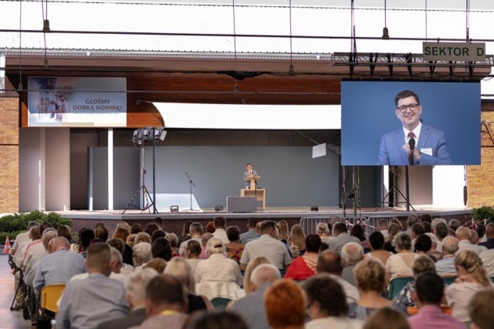 Zdjęcie w galerii na portalu naszraciborz.pl: 27 tysięcy obecnych i 194 ochrzczonych podczas 7 kongresów Świadków Jehowy w Sosnowcu wiadomości z regionu