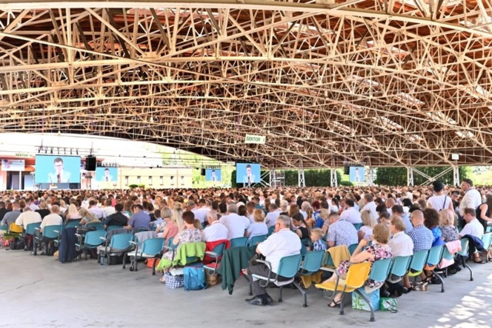 Zdjęcie w galerii na portalu naszraciborz.pl: 27 tysięcy obecnych i 194 ochrzczonych podczas 7 kongresów Świadków Jehowy w Sosnowcu wiadomości z regionu