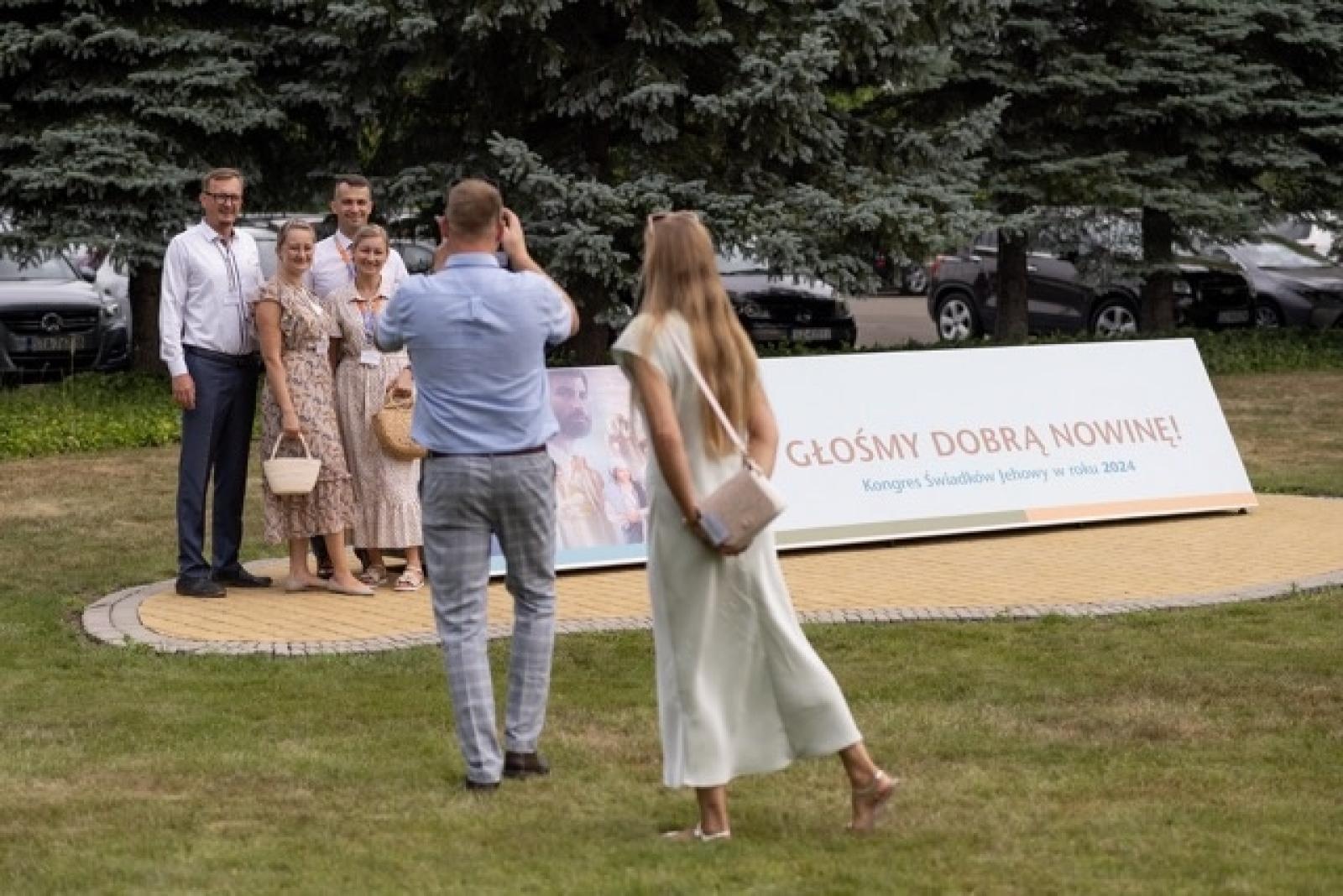 Zdjęcie w galerii na portalu naszraciborz.pl: 27 tysięcy obecnych i 194 ochrzczonych podczas 7 kongresów Świadków Jehowy w Sosnowcu wiadomości z regionu