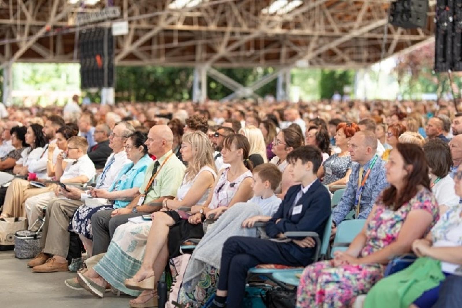 Zdjęcie w galerii na portalu naszraciborz.pl: 27 tysięcy obecnych i 194 ochrzczonych podczas 7 kongresów Świadków Jehowy w Sosnowcu wiadomości z regionu