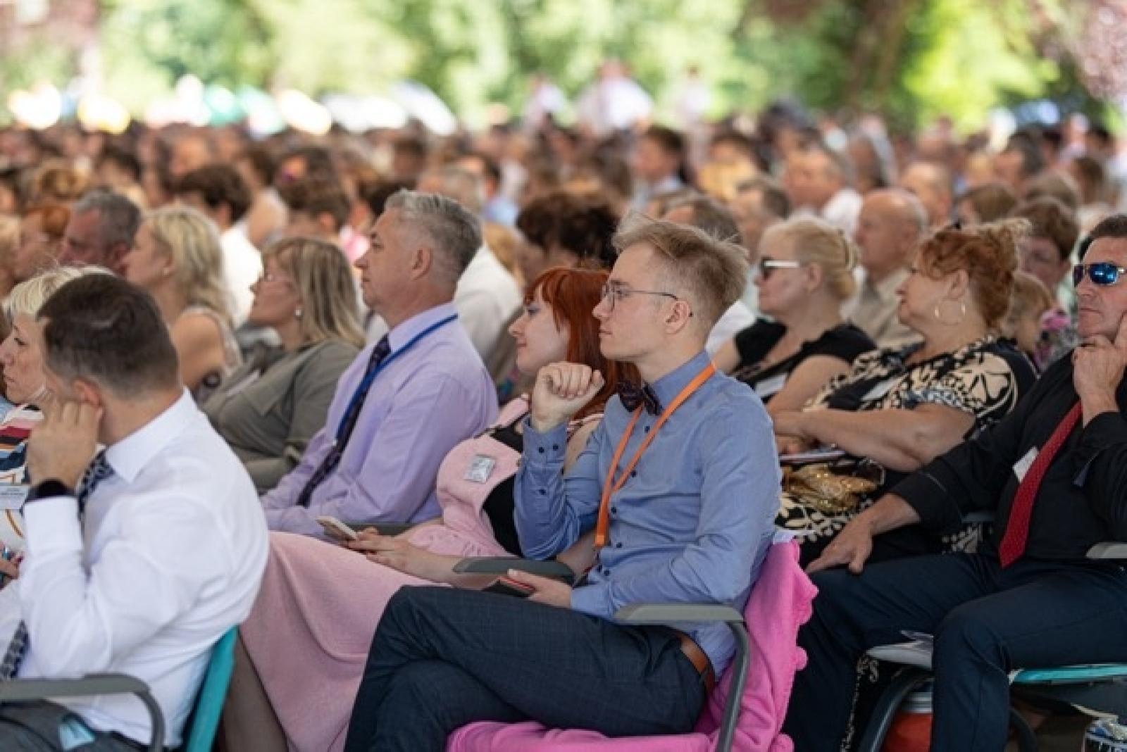 Zdjęcie w galerii na portalu naszraciborz.pl: 27 tysięcy obecnych i 194 ochrzczonych podczas 7 kongresów Świadków Jehowy w Sosnowcu wiadomości z regionu