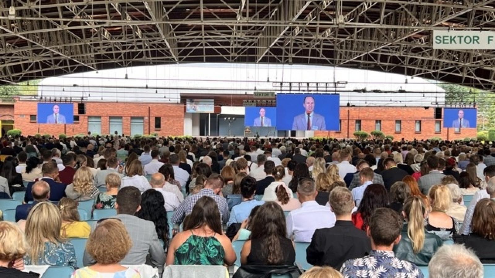 Zdjęcie w galerii na portalu naszraciborz.pl: 27 tysięcy obecnych i 194 ochrzczonych podczas 7 kongresów Świadków Jehowy w Sosnowcu wiadomości z regionu