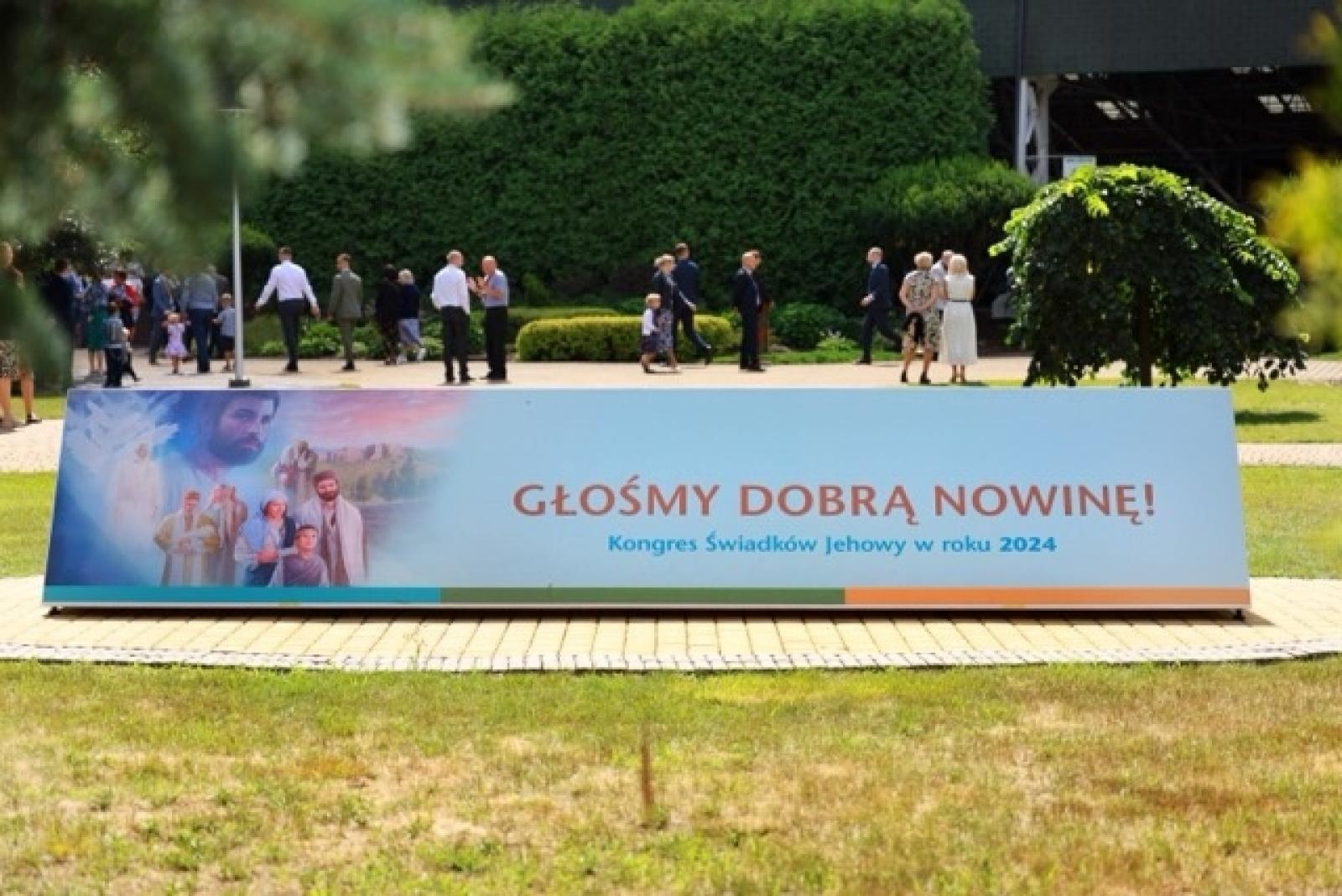 Zdjęcie w galerii na portalu naszraciborz.pl: 27 tysięcy obecnych i 194 ochrzczonych podczas 7 kongresów Świadków Jehowy w Sosnowcu wiadomości z regionu