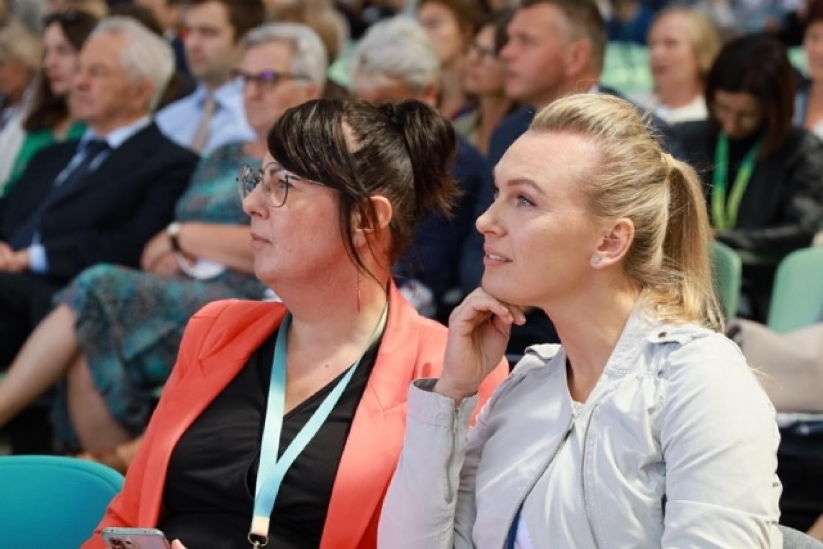 Zdjęcie w galerii na portalu naszraciborz.pl: 27 tysięcy obecnych i 194 ochrzczonych podczas 7 kongresów Świadków Jehowy w Sosnowcu wiadomości z regionu